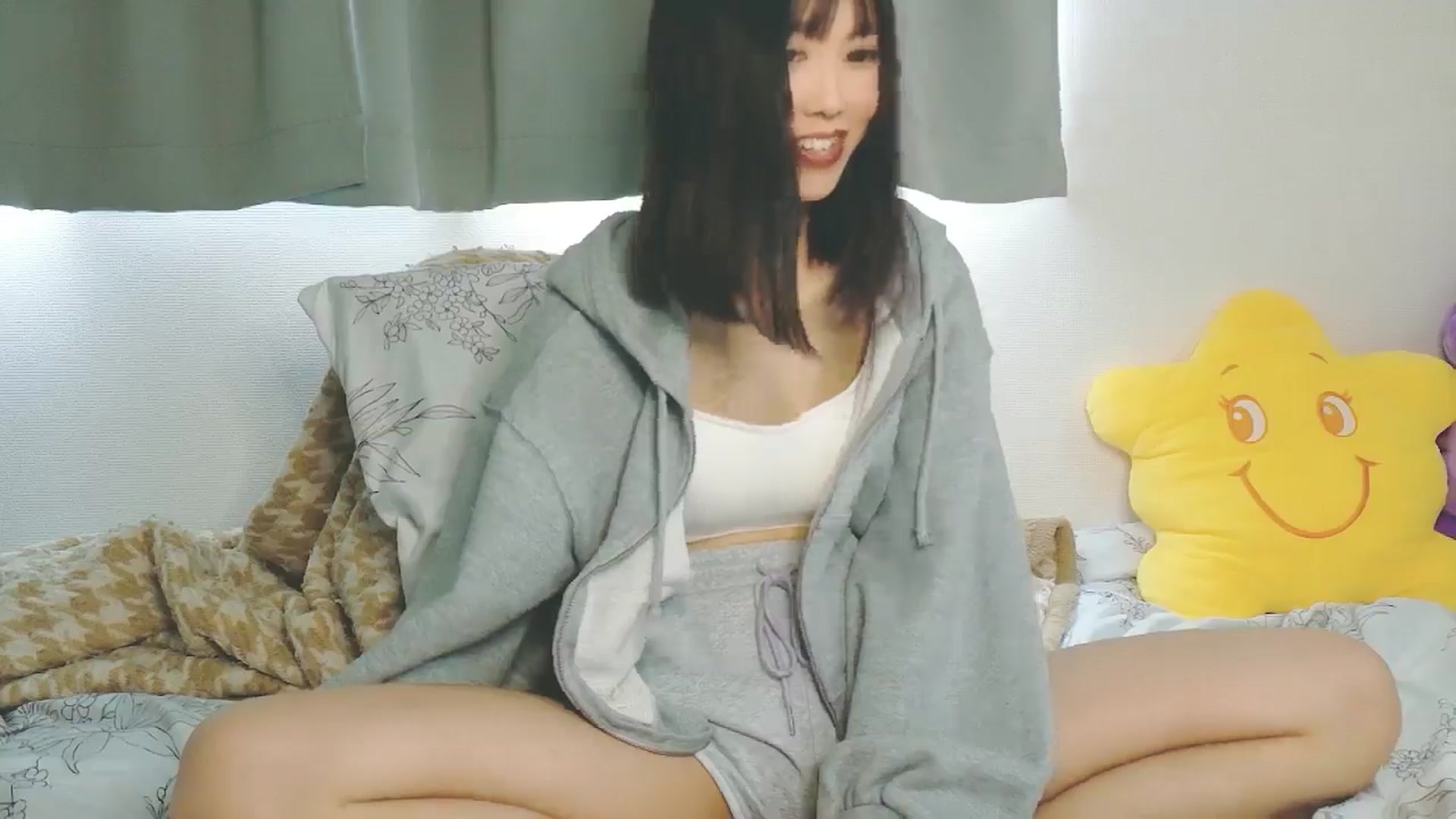 Gallery image thumbnail from Mami_xoxo's myfreecams stream on, 01/28/2026, 03:02 image 7 of 20