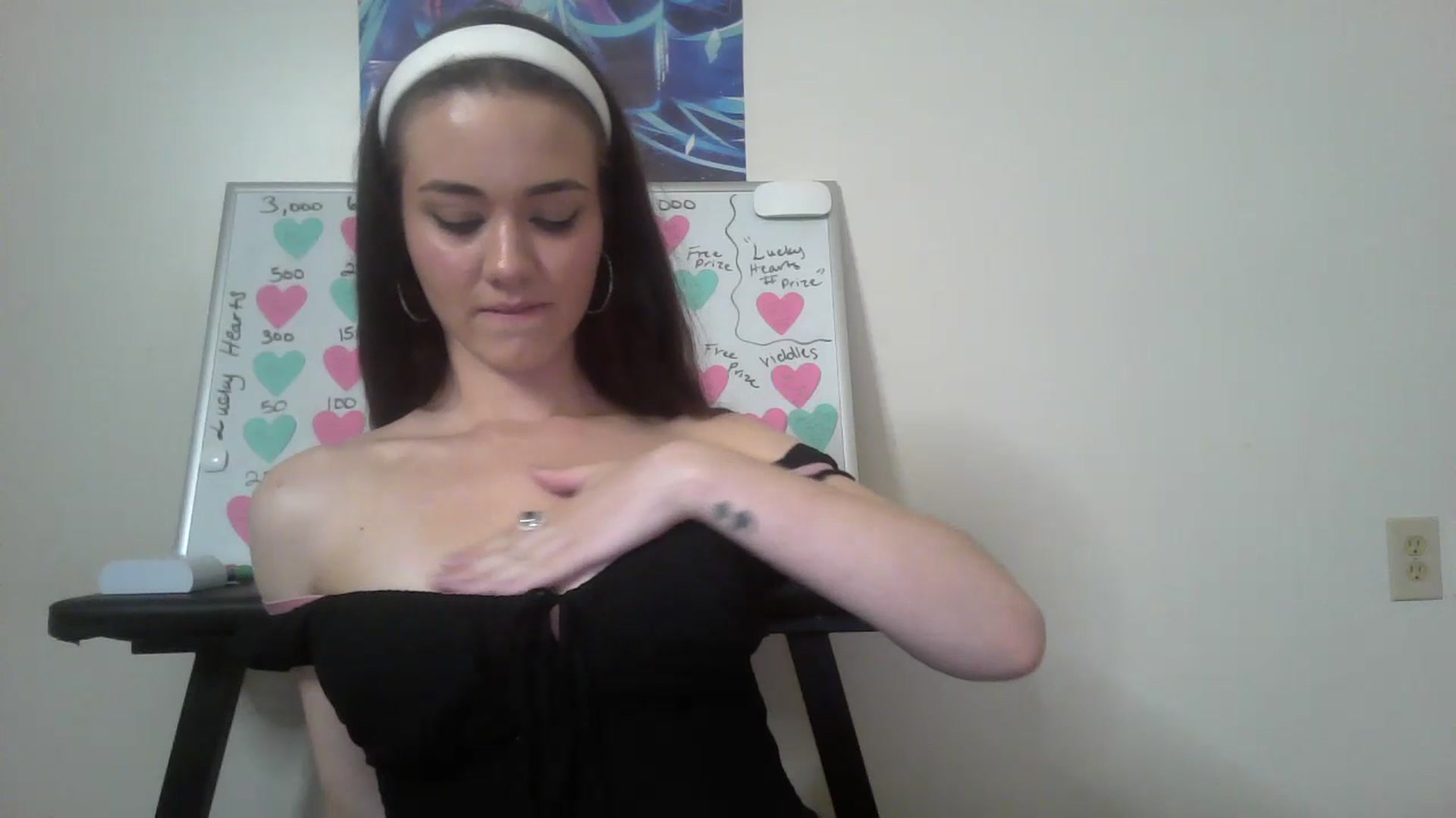 Gallery image thumbnail from Mandeigh's myfreecams stream on, 07/17/2023, 06:38 image 2 of 20