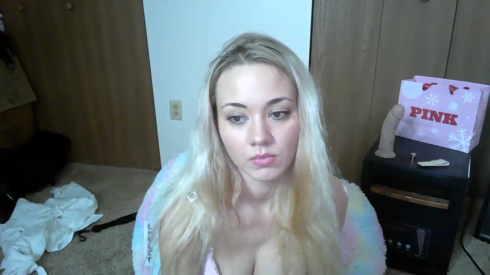 Gallery image thumbnail from Mandeigh's myfreecams stream on, 12/21/2023, 08:37 image 10 of 20
