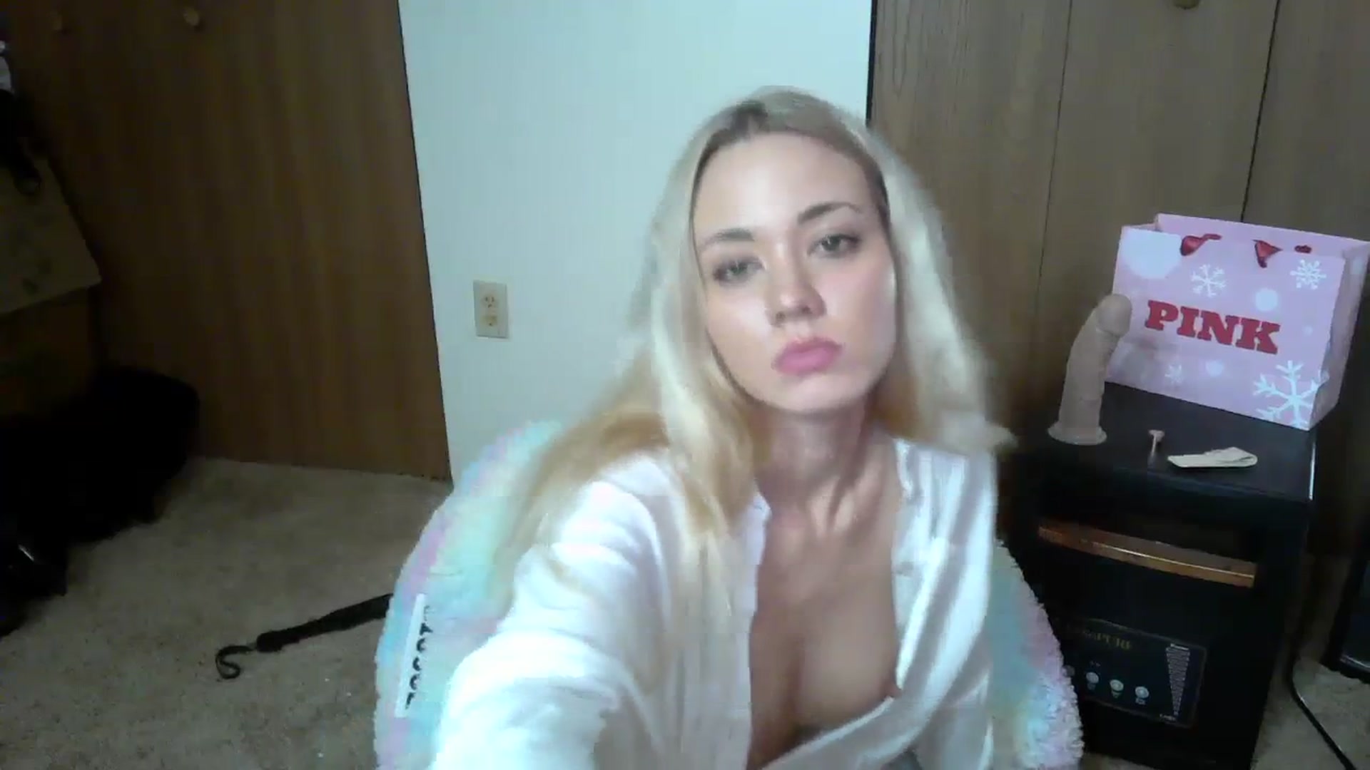 Gallery image thumbnail from Mandeigh's myfreecams stream on, 12/21/2023, 08:37 image 15 of 20