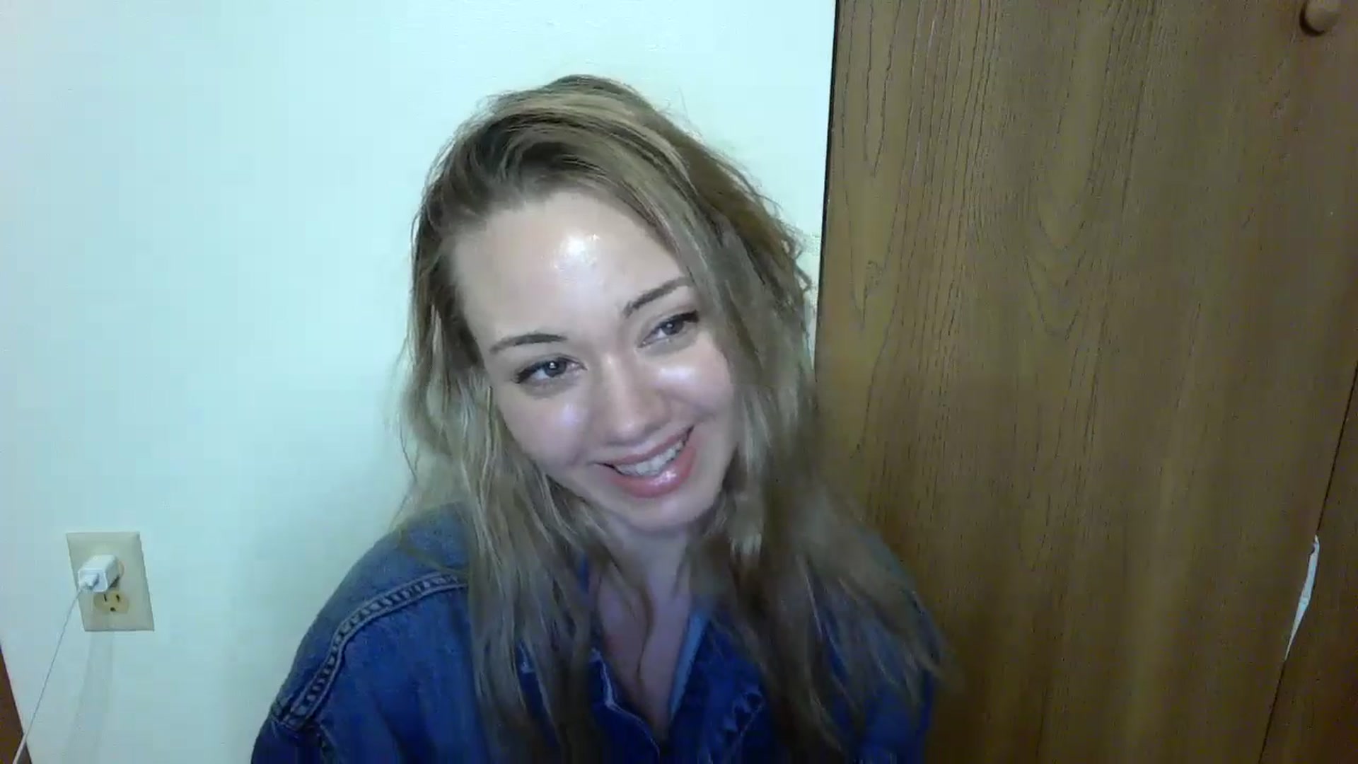 Gallery image thumbnail from Mandeigh's myfreecams stream on, 04/24/2024, 07:39 image 17 of 20