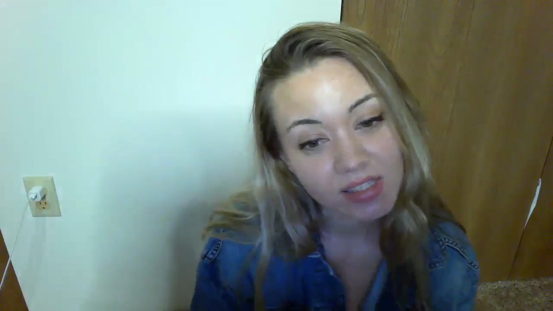 Gallery image thumbnail from Mandeigh's myfreecams stream on, 04/24/2024, 07:39 image 8 of 20
