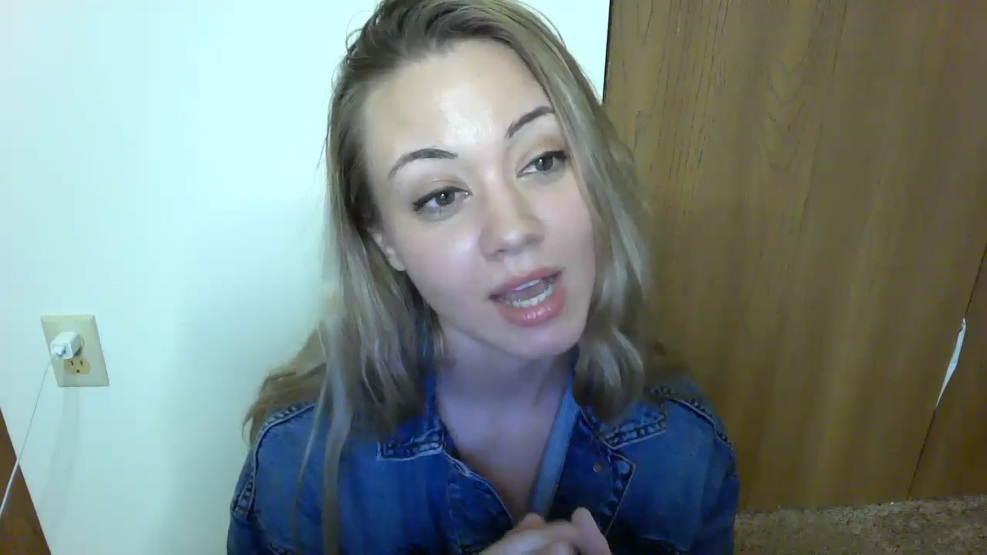 Gallery image thumbnail from Mandeigh's myfreecams stream on, 04/24/2024, 07:39 image 6 of 20