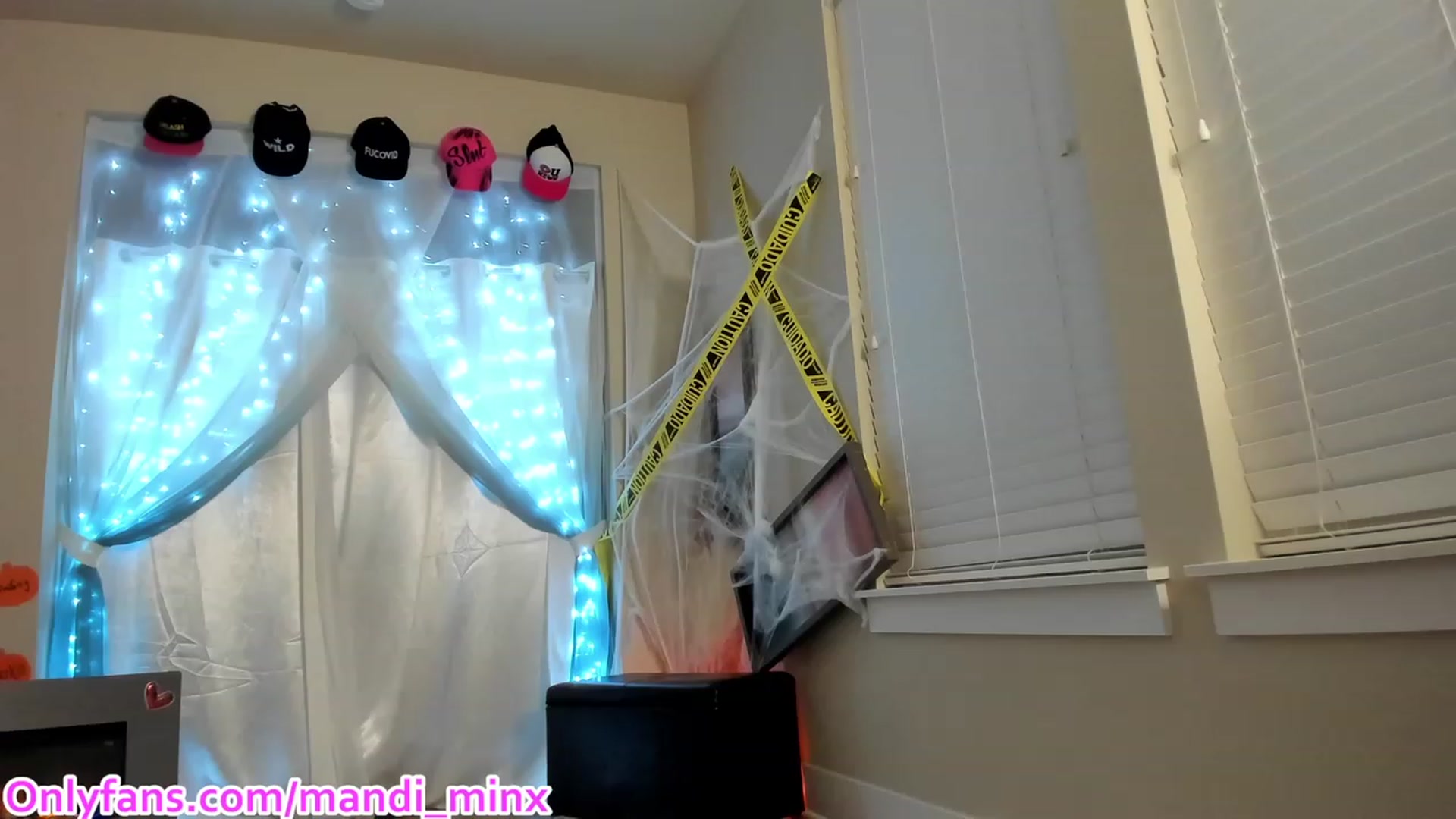 Gallery image thumbnail from Mandi_Minx's myfreecams stream on, 10/26/2023, 05:36 image 4 of 20