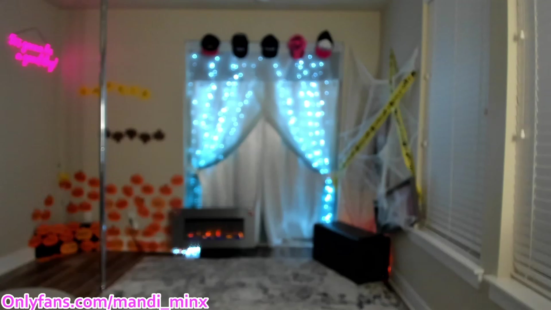 Gallery image thumbnail from Mandi_Minx's myfreecams stream on, 10/26/2023, 05:36 image 16 of 20