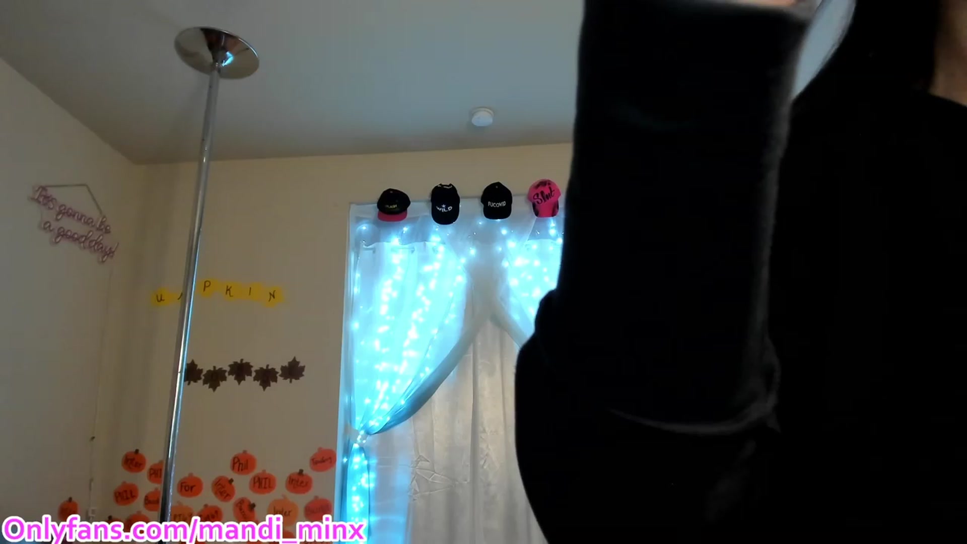 Gallery image thumbnail from Mandi_Minx's myfreecams stream on, 10/27/2023, 06:50 image 6 of 20