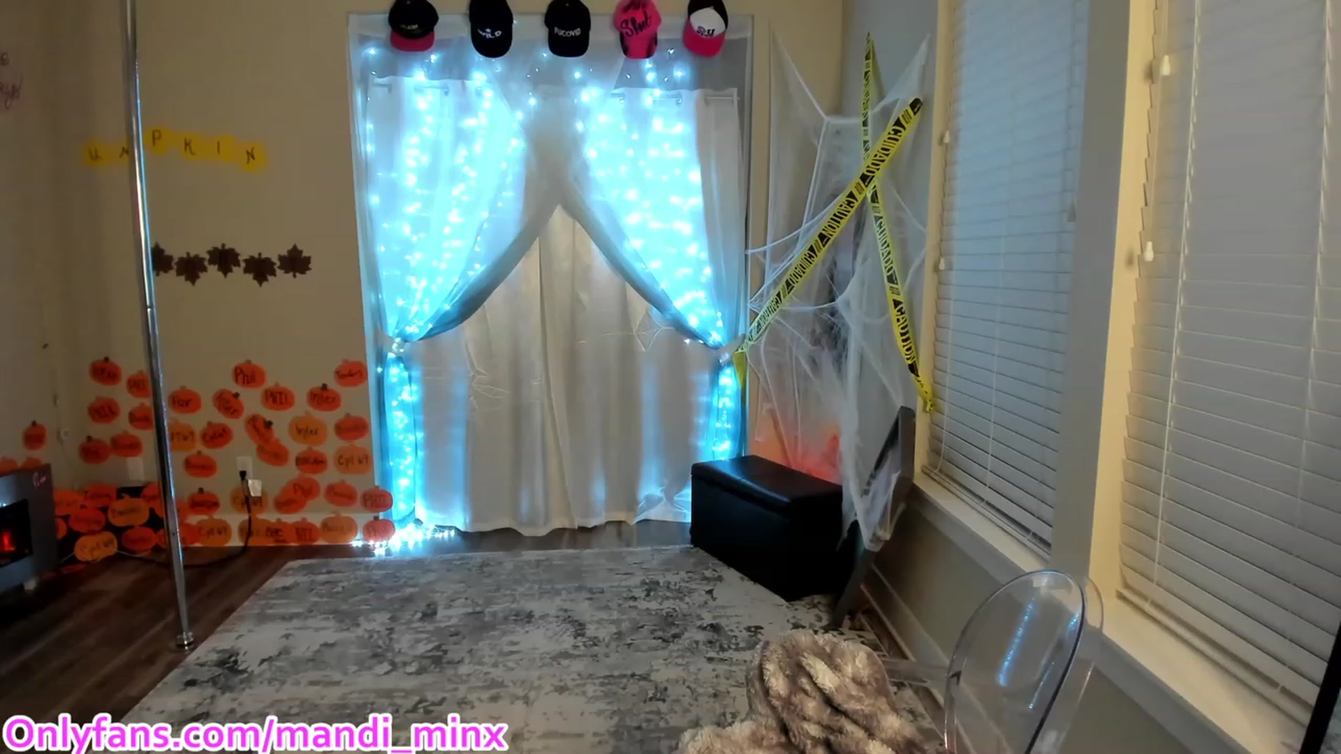 Gallery image thumbnail from Mandi_Minx's myfreecams stream on, 10/27/2023, 06:50 image 1 of 20