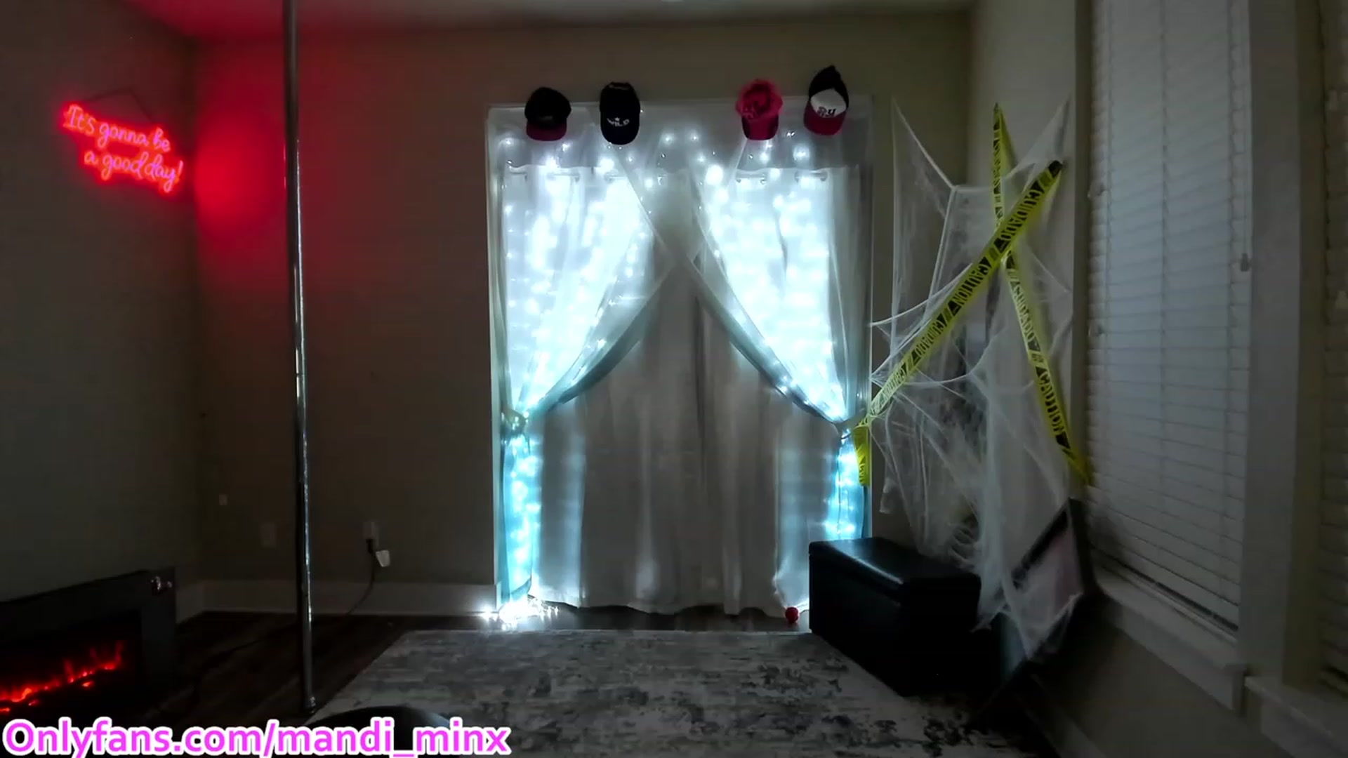 Gallery image thumbnail from Mandi_Minx's myfreecams stream on, 11/07/2023, 06:51 image 18 of 20