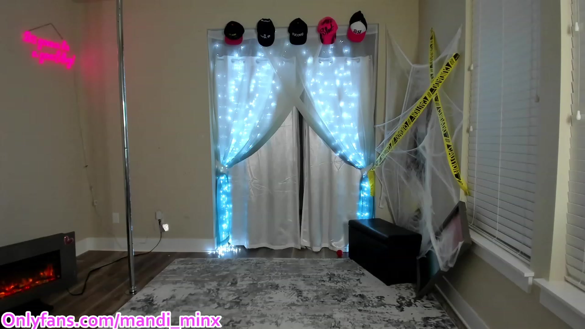 Gallery image thumbnail from Mandi_Minx's myfreecams stream on, 11/07/2023, 06:51 image 2 of 20