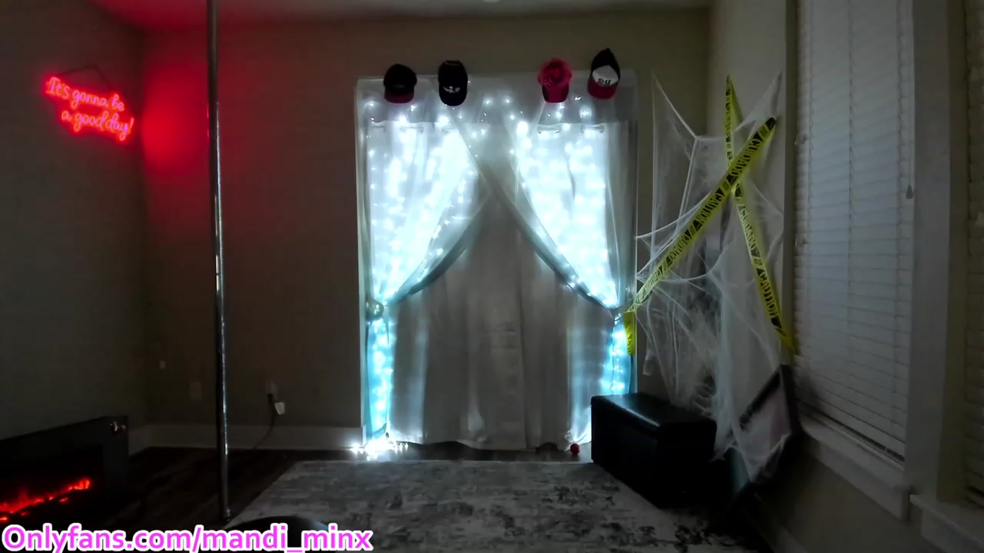 Gallery image thumbnail from Mandi_Minx's myfreecams stream on, 11/07/2023, 06:51 image 17 of 20