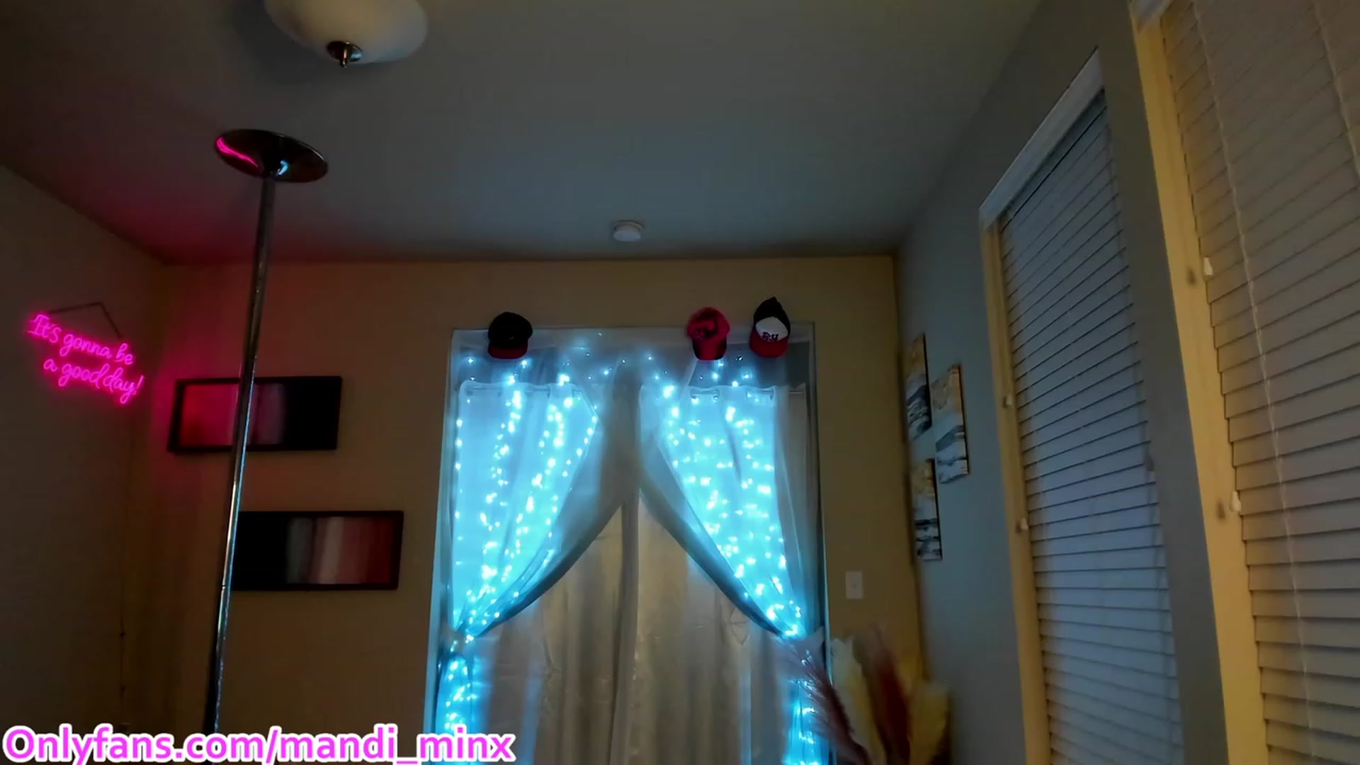 Gallery image thumbnail from Mandi_Minx's myfreecams stream on, 11/16/2023, 03:58 image 11 of 20