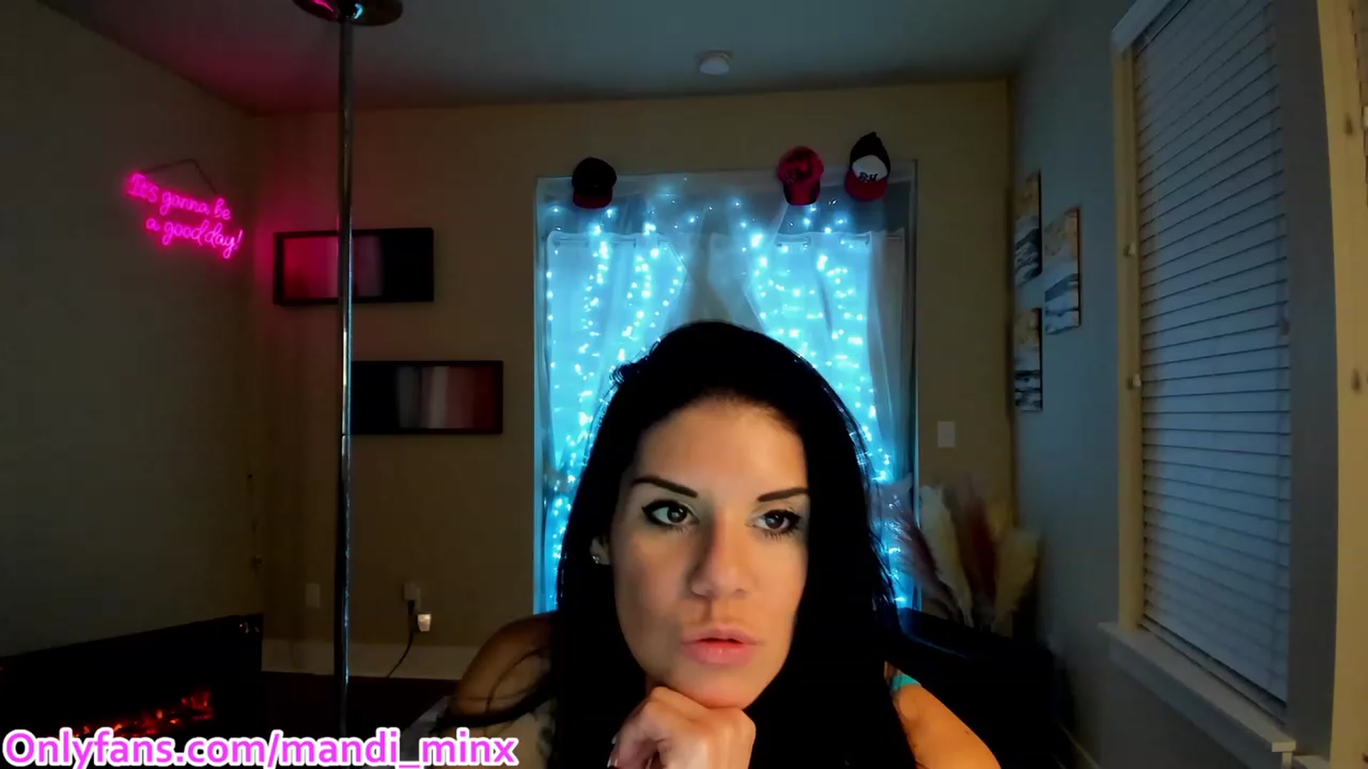 Gallery image thumbnail from Mandi_Minx's myfreecams stream on, 11/16/2023, 03:58 image 2 of 20