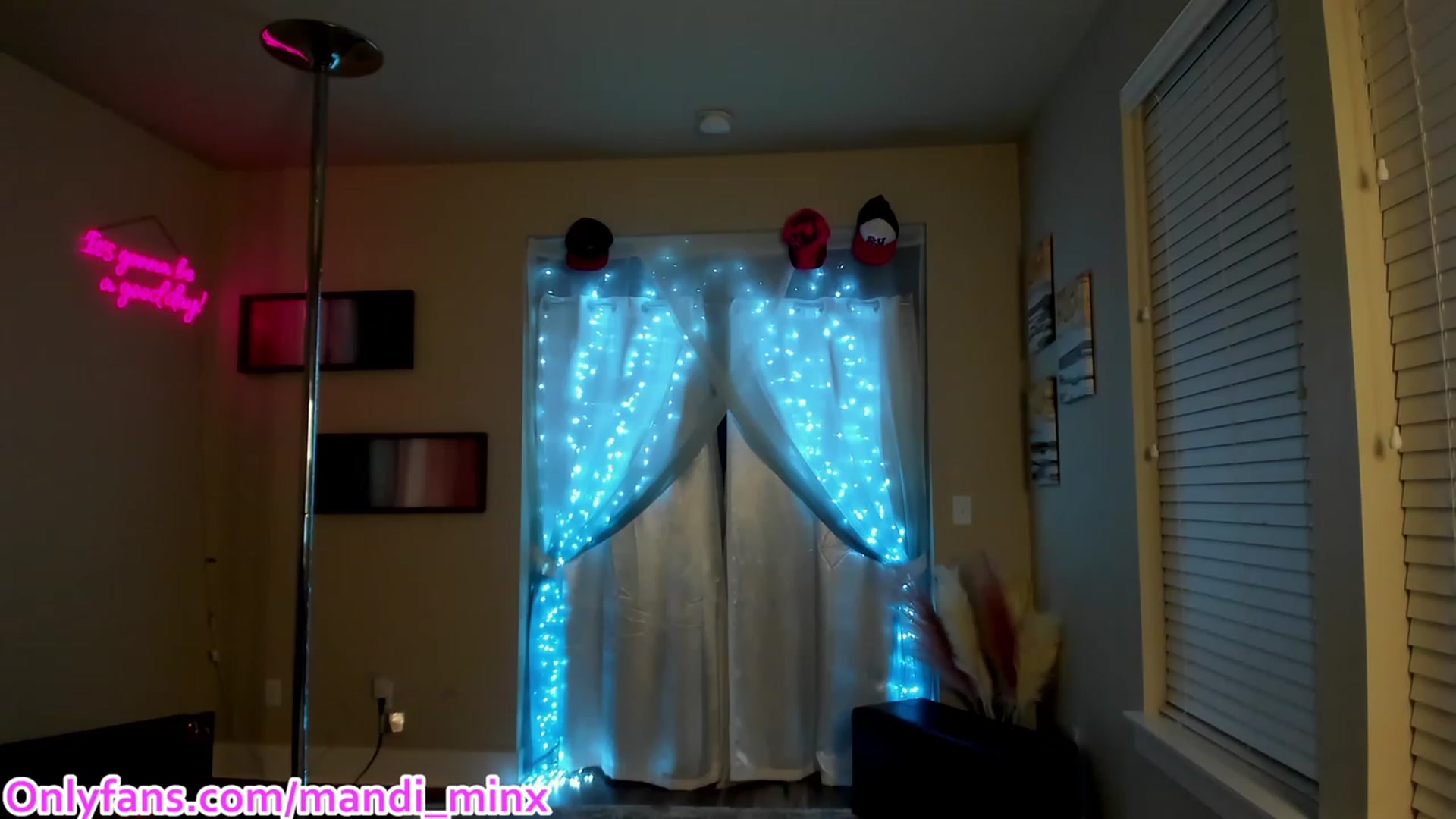 Gallery image thumbnail from Mandi_Minx's myfreecams stream on, 11/18/2023, 06:07 image 4 of 20
