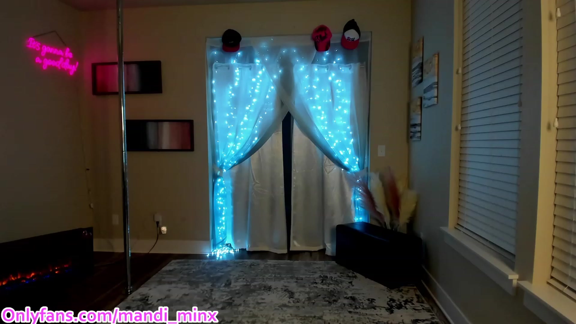 Gallery image thumbnail from Mandi_Minx's myfreecams stream on, 11/18/2023, 06:07 image 6 of 20