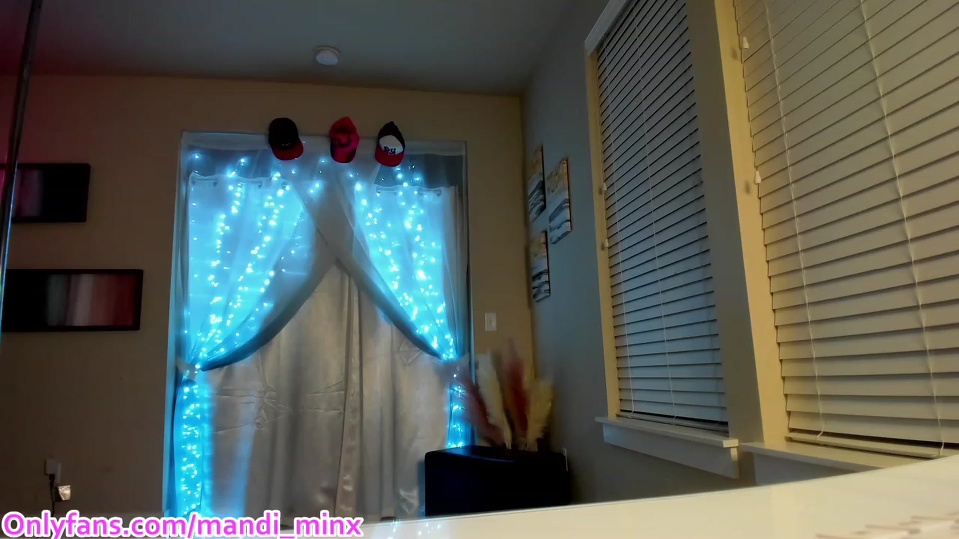 Gallery image thumbnail from Mandi_Minx's myfreecams stream on, 11/23/2023, 06:27 image 10 of 20
