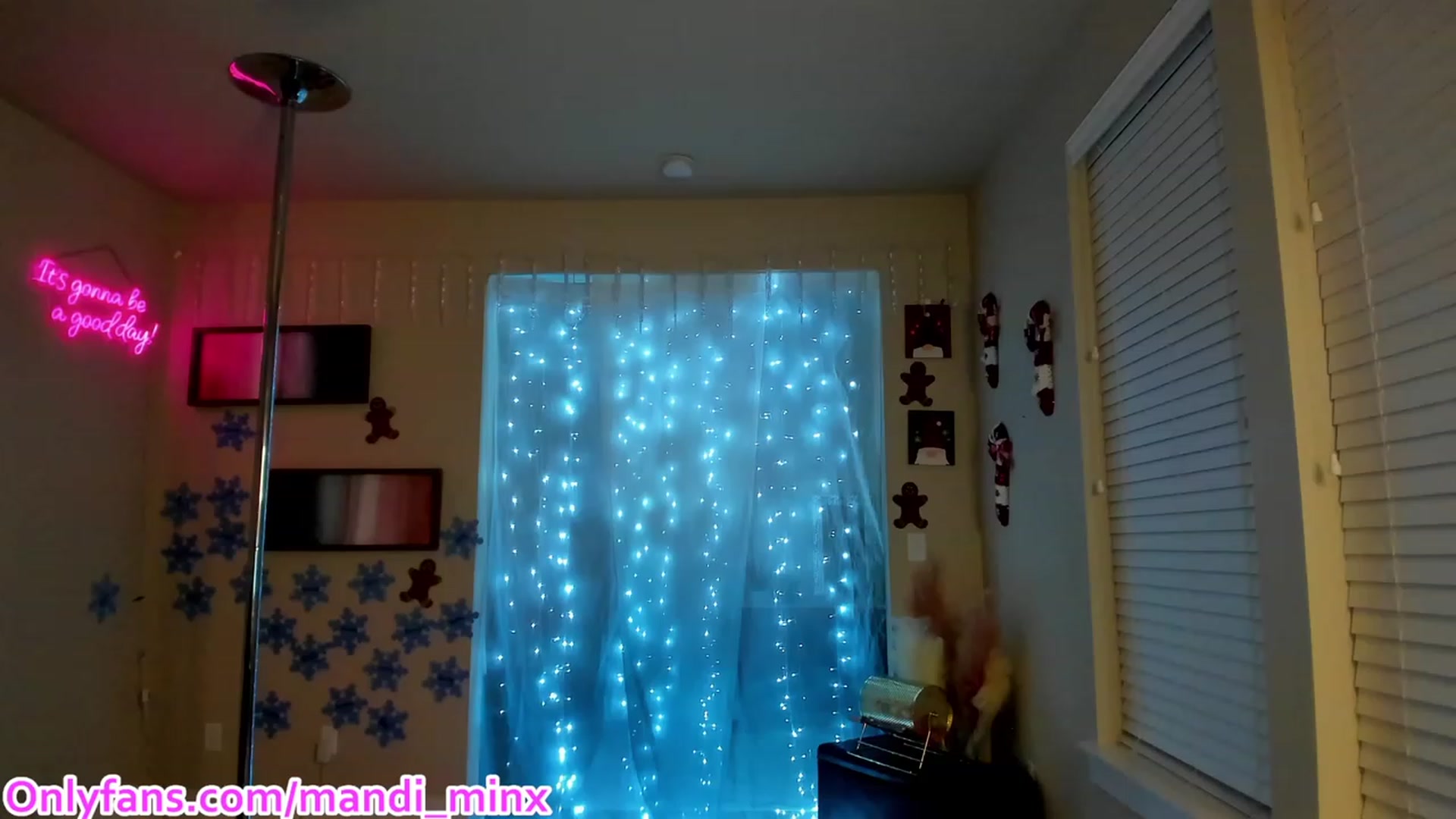 Gallery image thumbnail from Mandi_Minx's myfreecams stream on, 12/12/2023, 04:28 image 20 of 20
