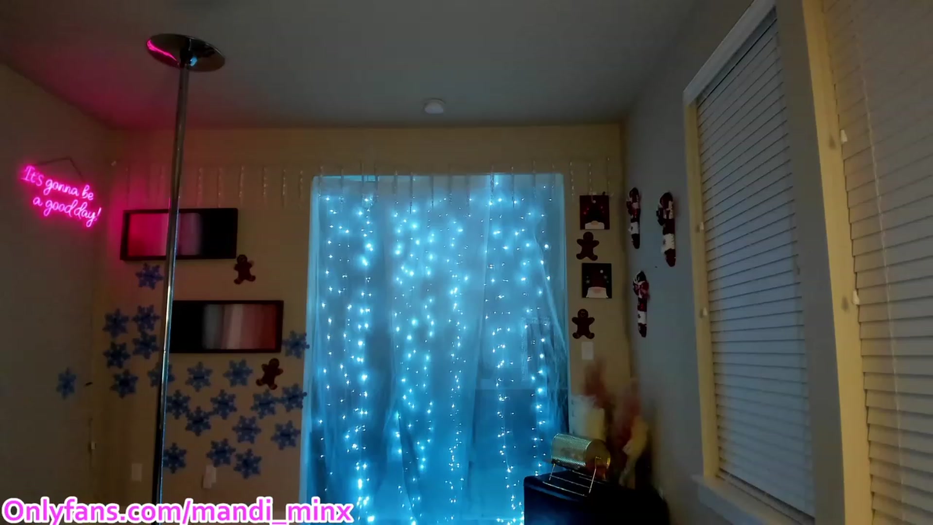 Gallery image thumbnail from Mandi_Minx's myfreecams stream on, 12/12/2023, 04:28 image 18 of 20