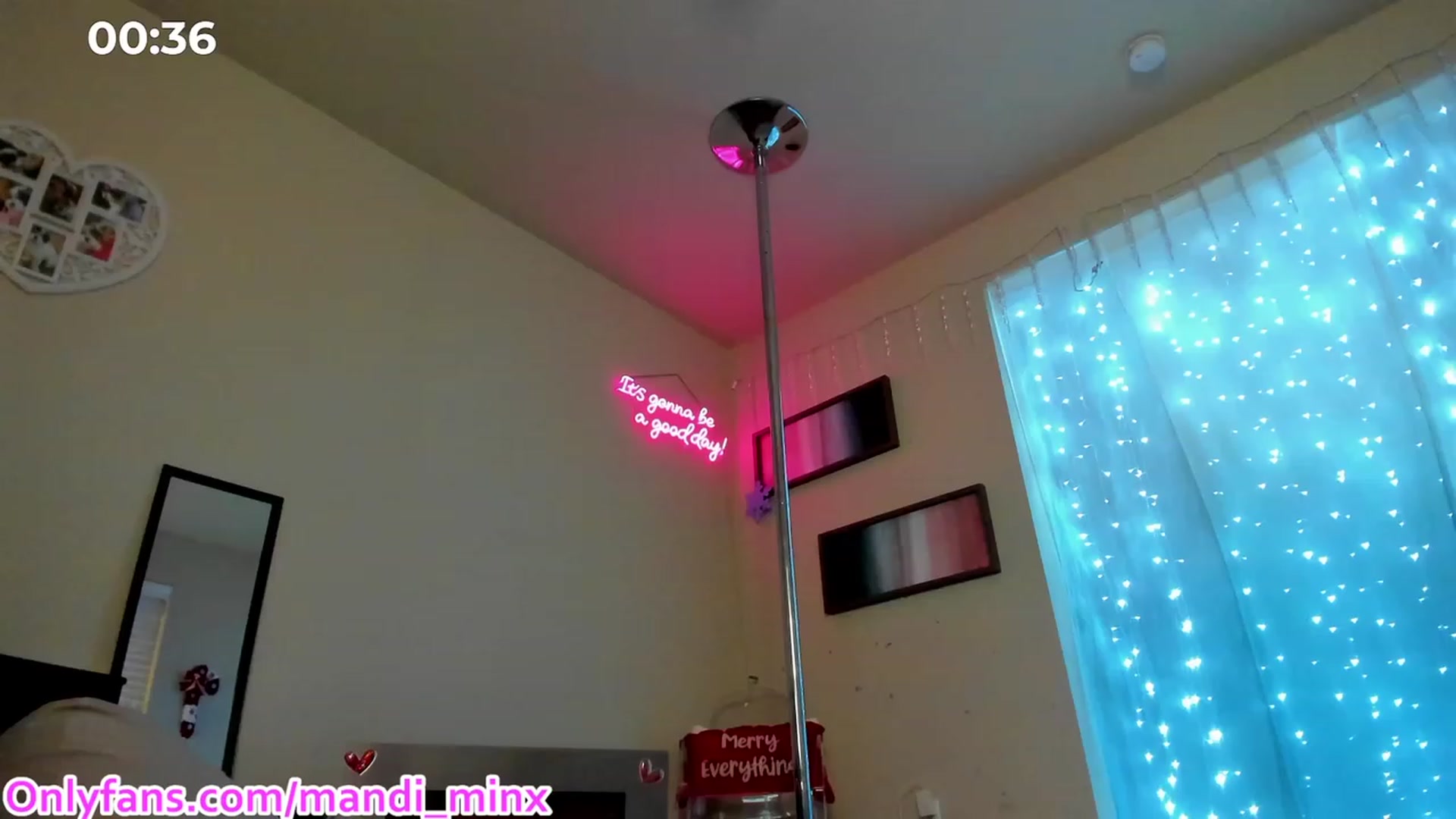 Gallery image thumbnail from Mandi_Minx's myfreecams stream on, 12/28/2023, 04:48 image 19 of 20