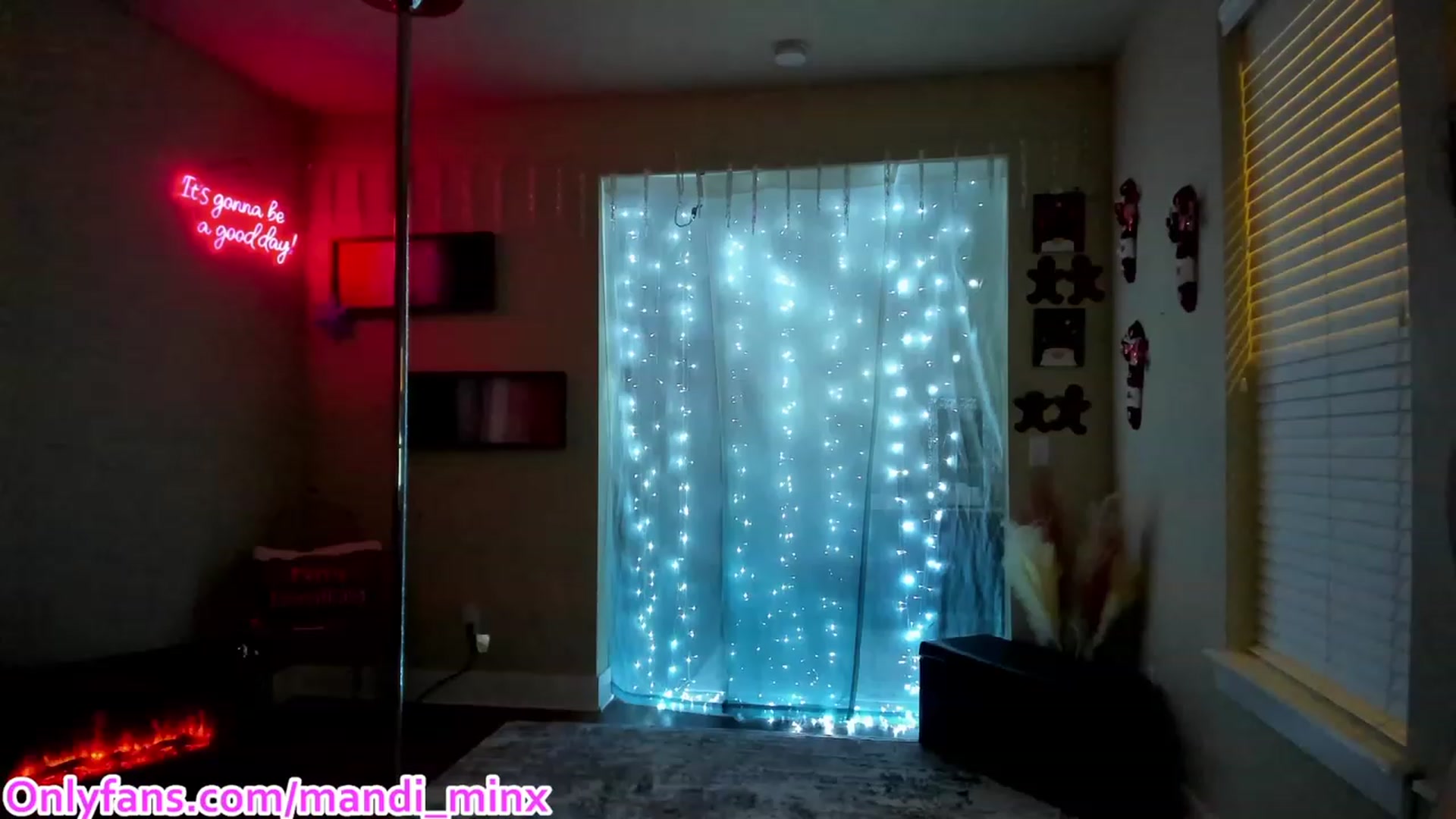 Gallery image thumbnail from Mandi_Minx's myfreecams stream on, 12/28/2023, 05:55 image 9 of 20