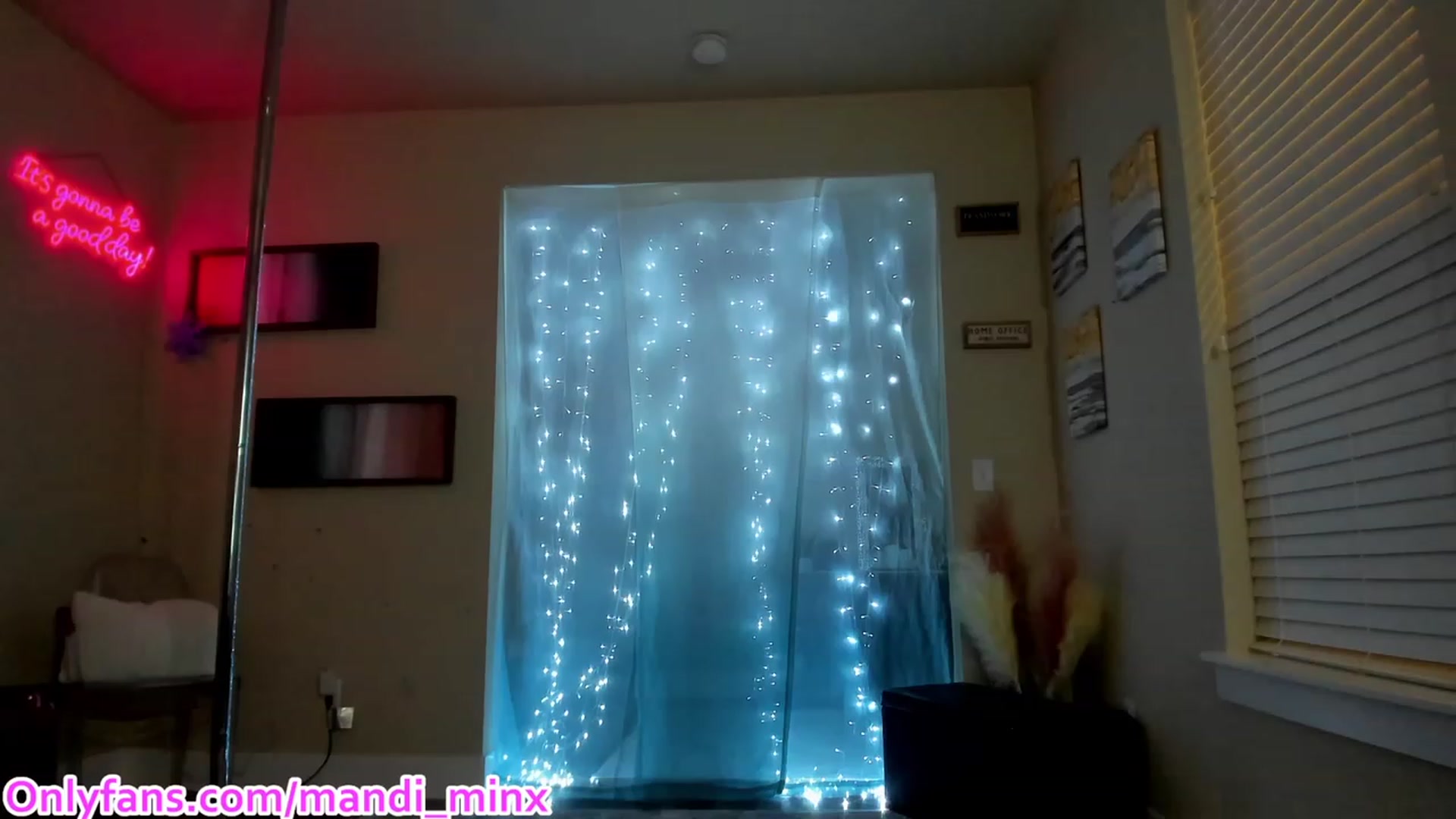 Gallery image thumbnail from Mandi_Minx's myfreecams stream on, 01/04/2024, 05:19 image 17 of 20
