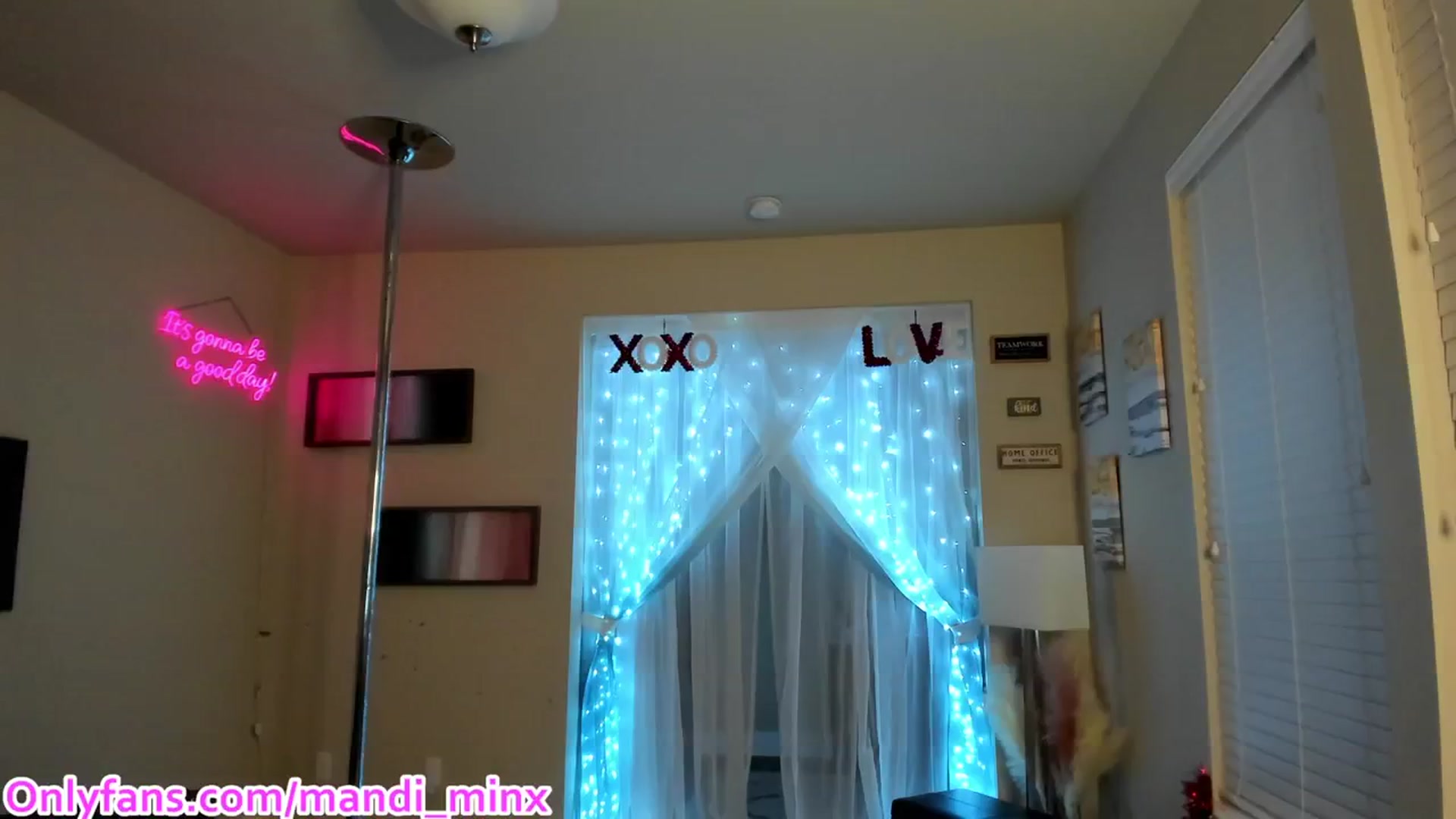 Gallery image thumbnail from Mandi_Minx's myfreecams stream on, 02/09/2024, 05:04 image 12 of 20