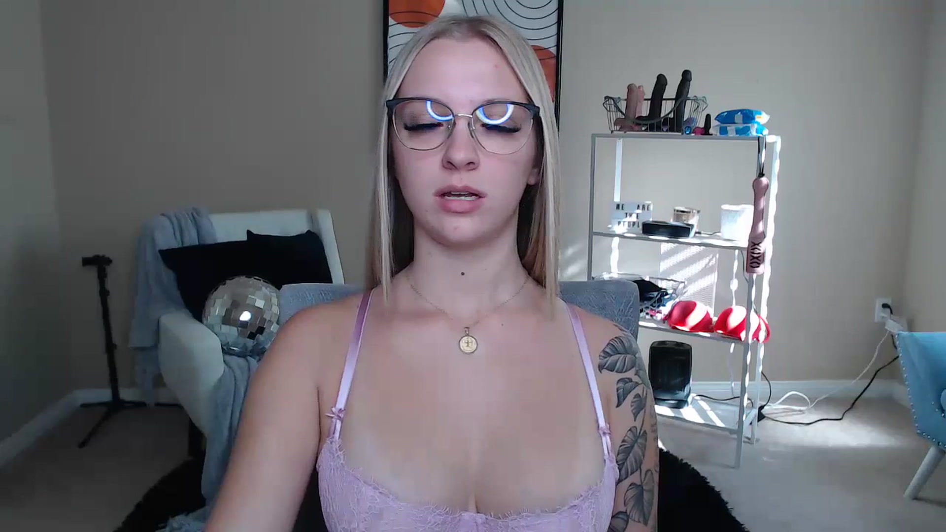 Gallery image thumbnail from MandyIrelan's myfreecams stream on, 11/12/2023, 19:35 image 17 of 20