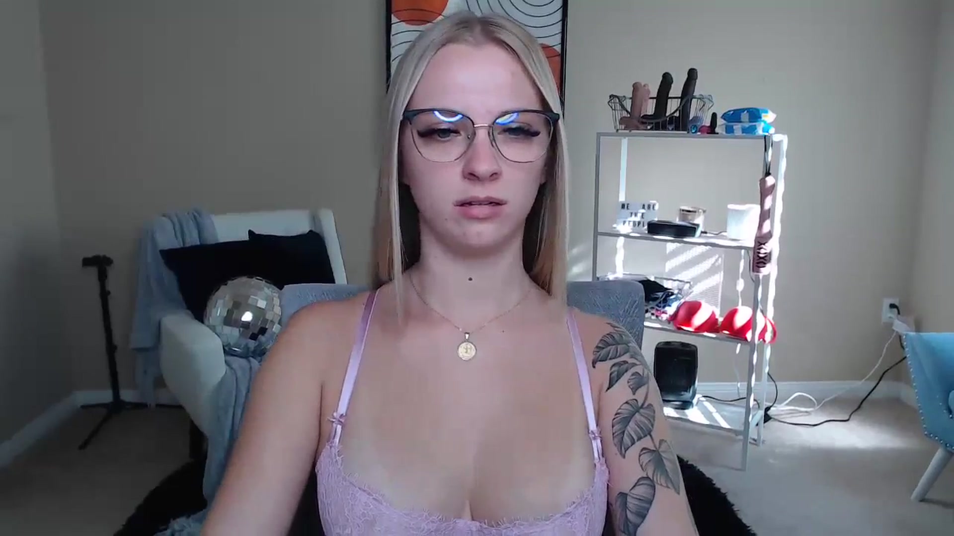 Gallery image thumbnail from MandyIrelan's myfreecams stream on, 11/12/2023, 19:35 image 15 of 20