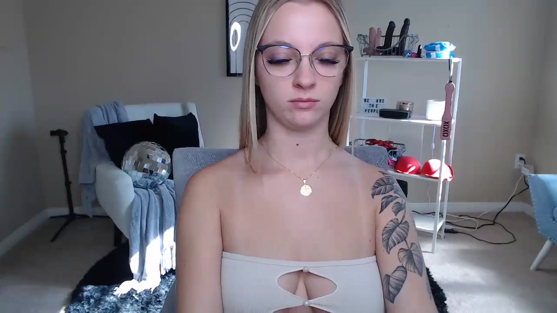 Gallery image thumbnail from MandyIrelan's myfreecams stream on, 11/21/2023, 18:43 image 17 of 20