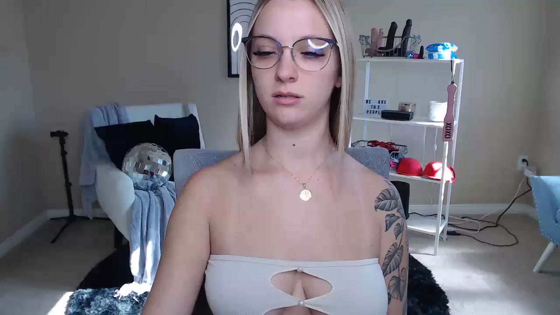 Gallery image thumbnail from MandyIrelan's myfreecams stream on, 11/21/2023, 18:43 image 13 of 20