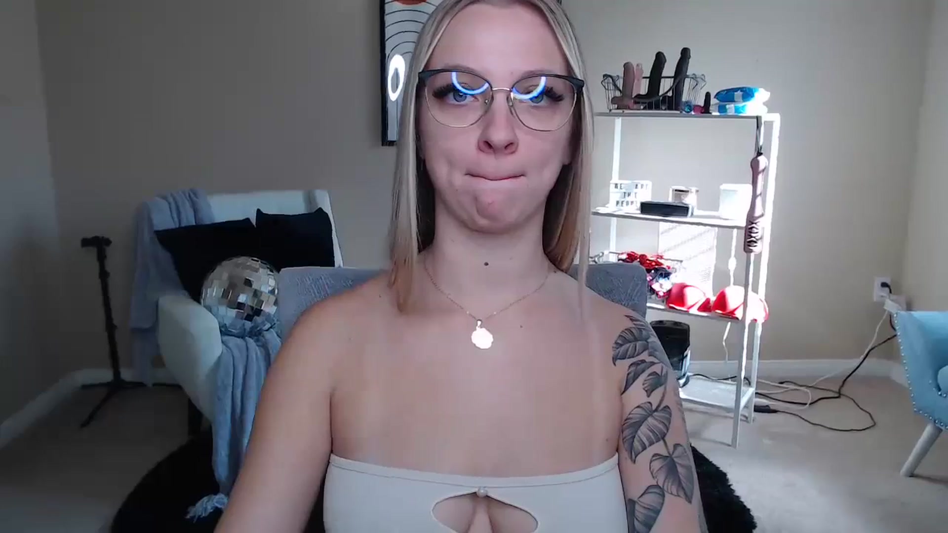 Gallery image thumbnail from MandyIrelan's myfreecams stream on, 11/21/2023, 19:54 image 8 of 20
