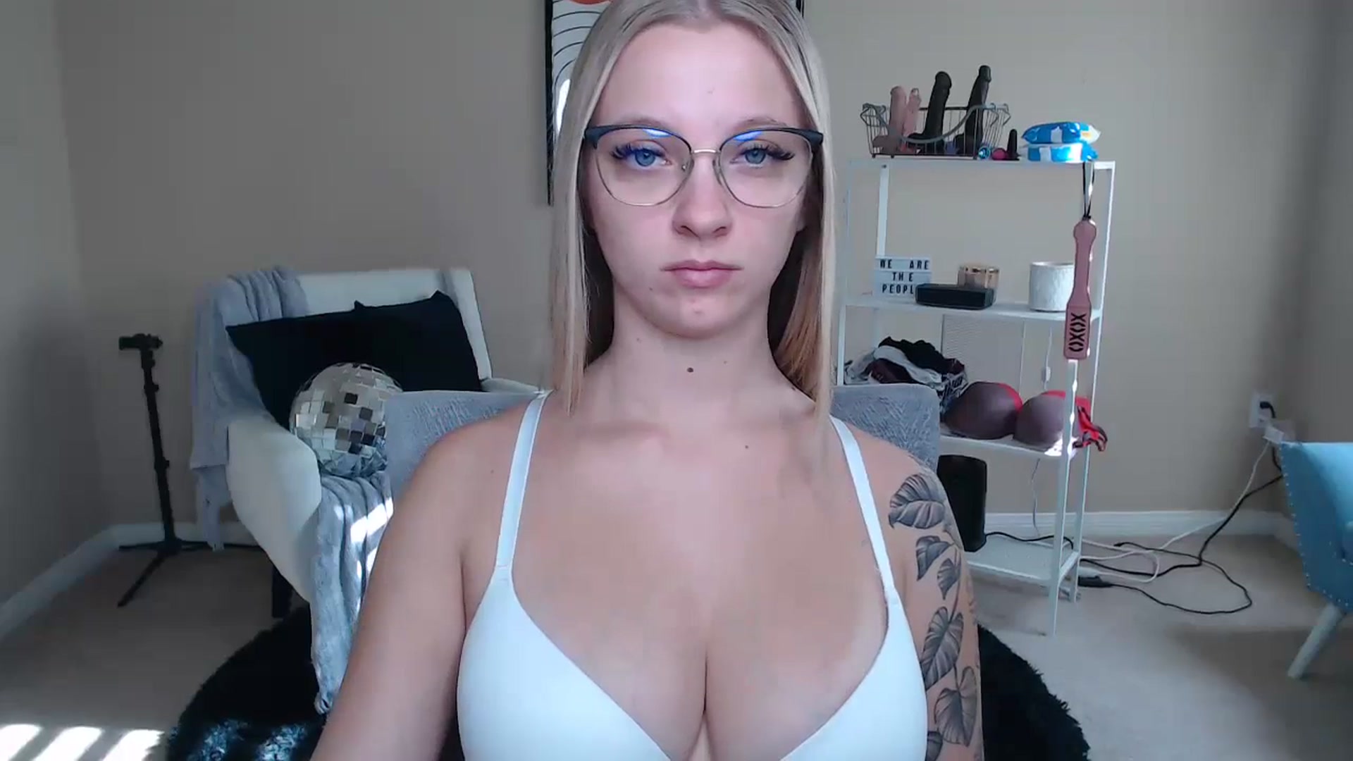 Gallery image thumbnail from MandyIrelan's myfreecams stream on, 12/04/2023, 18:39 image 2 of 20