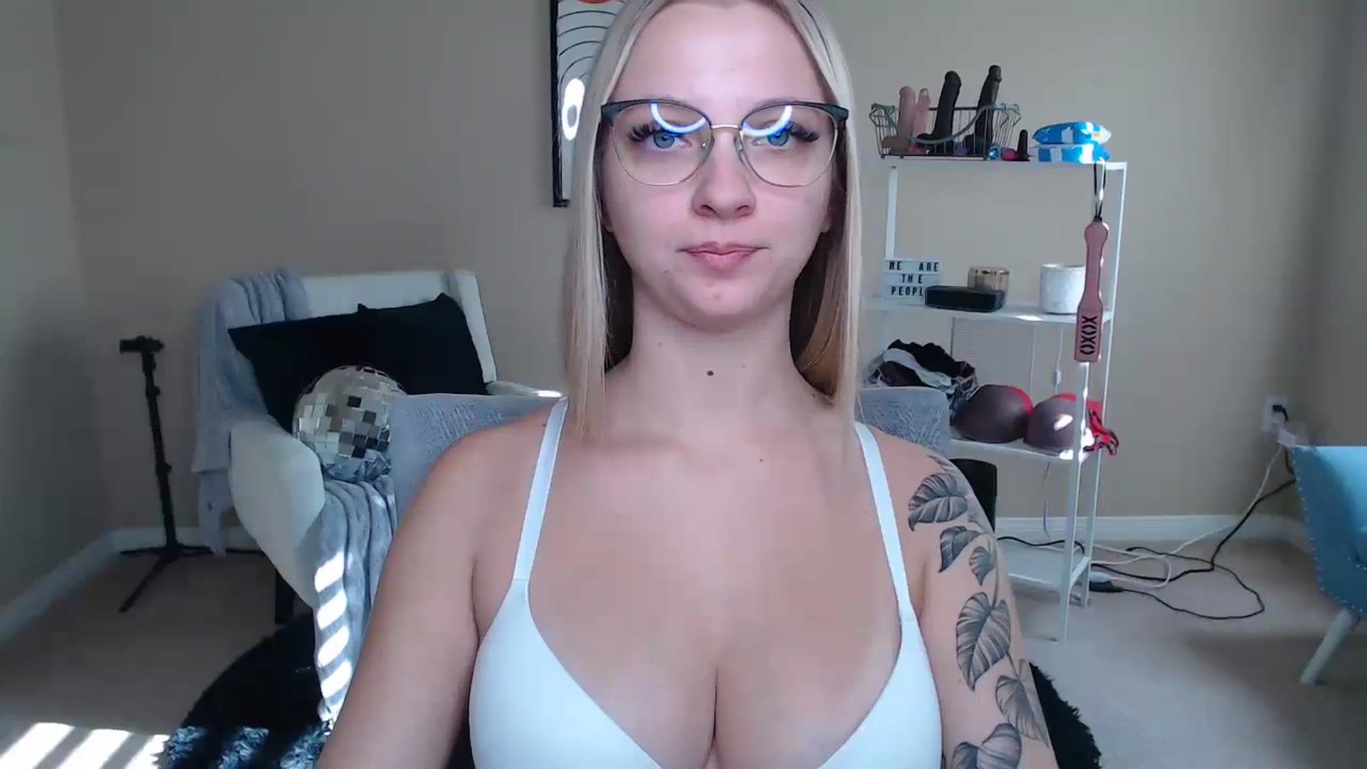 Gallery image thumbnail from MandyIrelan's myfreecams stream on, 12/04/2023, 18:39 image 12 of 20