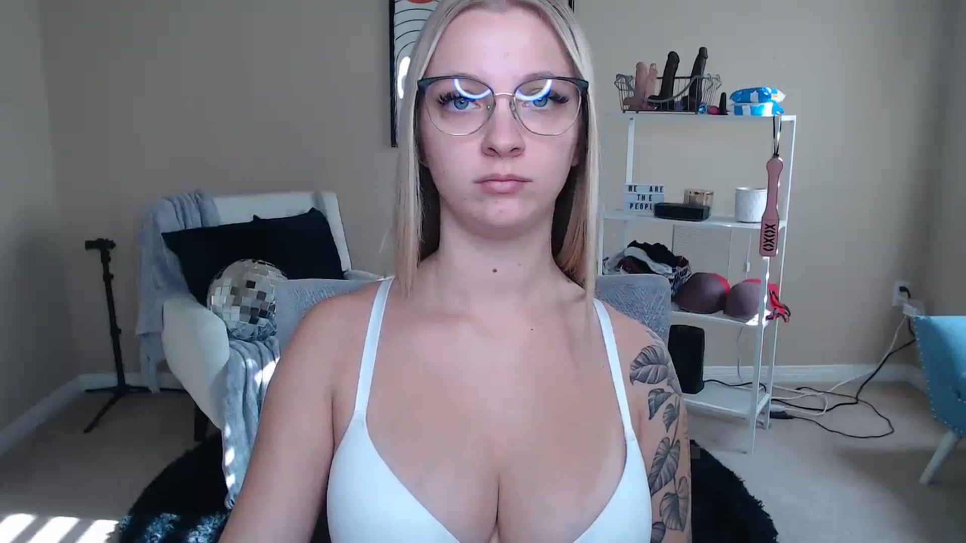 Gallery image thumbnail from MandyIrelan's myfreecams stream on, 12/04/2023, 18:39 image 4 of 20