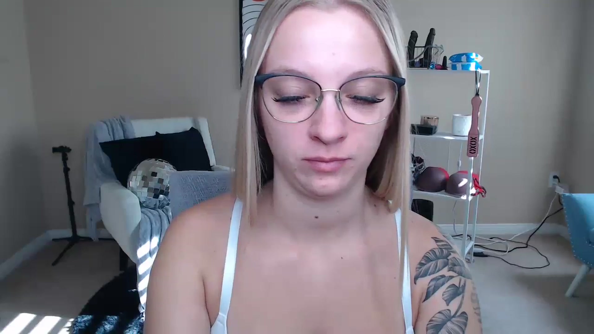 Gallery image thumbnail from MandyIrelan's myfreecams stream on, 12/04/2023, 18:39 image 16 of 20