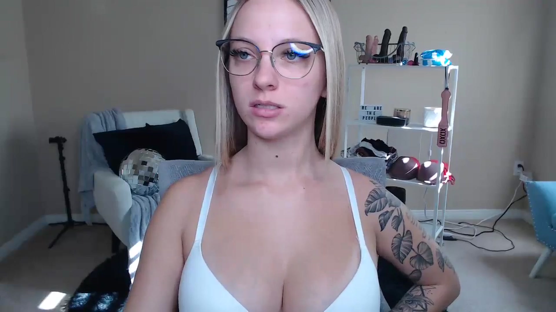 Gallery image thumbnail from MandyIrelan's myfreecams stream on, 12/04/2023, 19:04 image 5 of 20