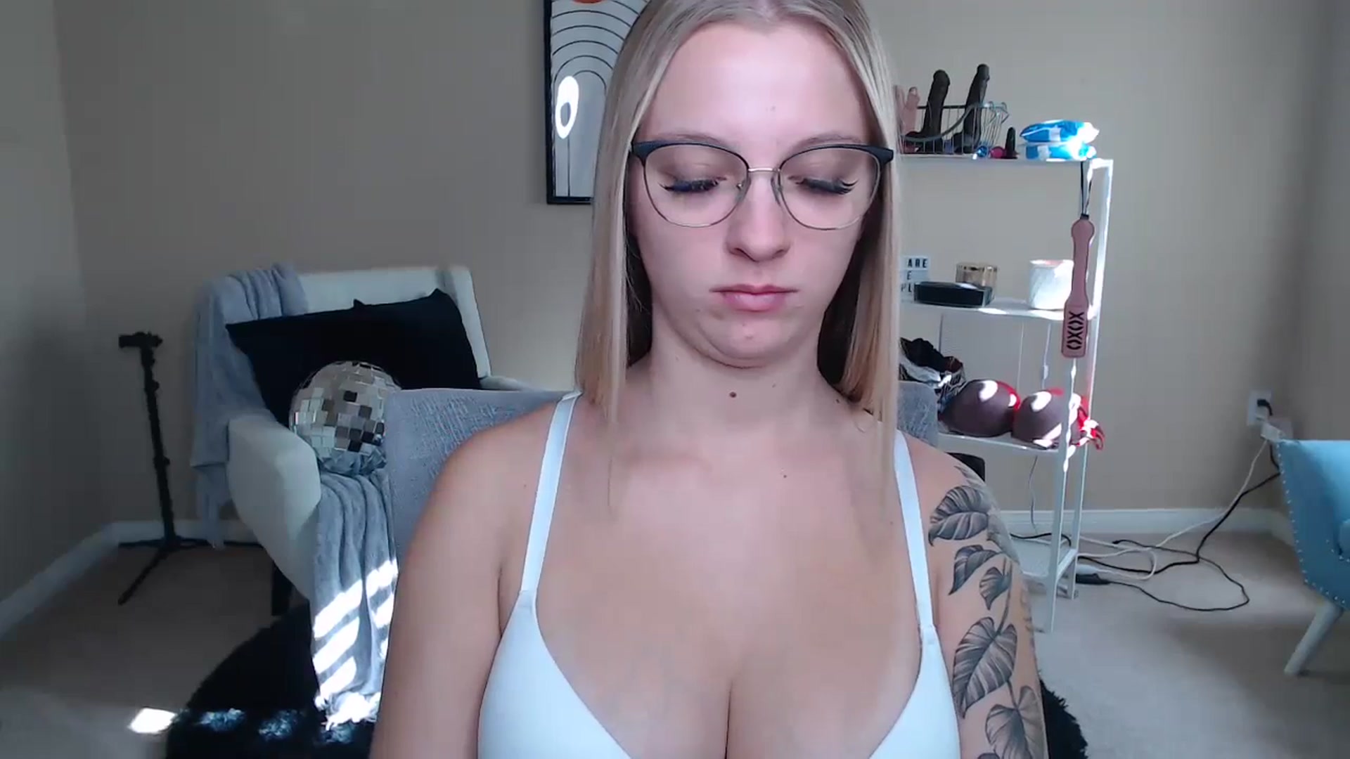 Gallery image thumbnail from MandyIrelan's myfreecams stream on, 12/04/2023, 19:04 image 12 of 20