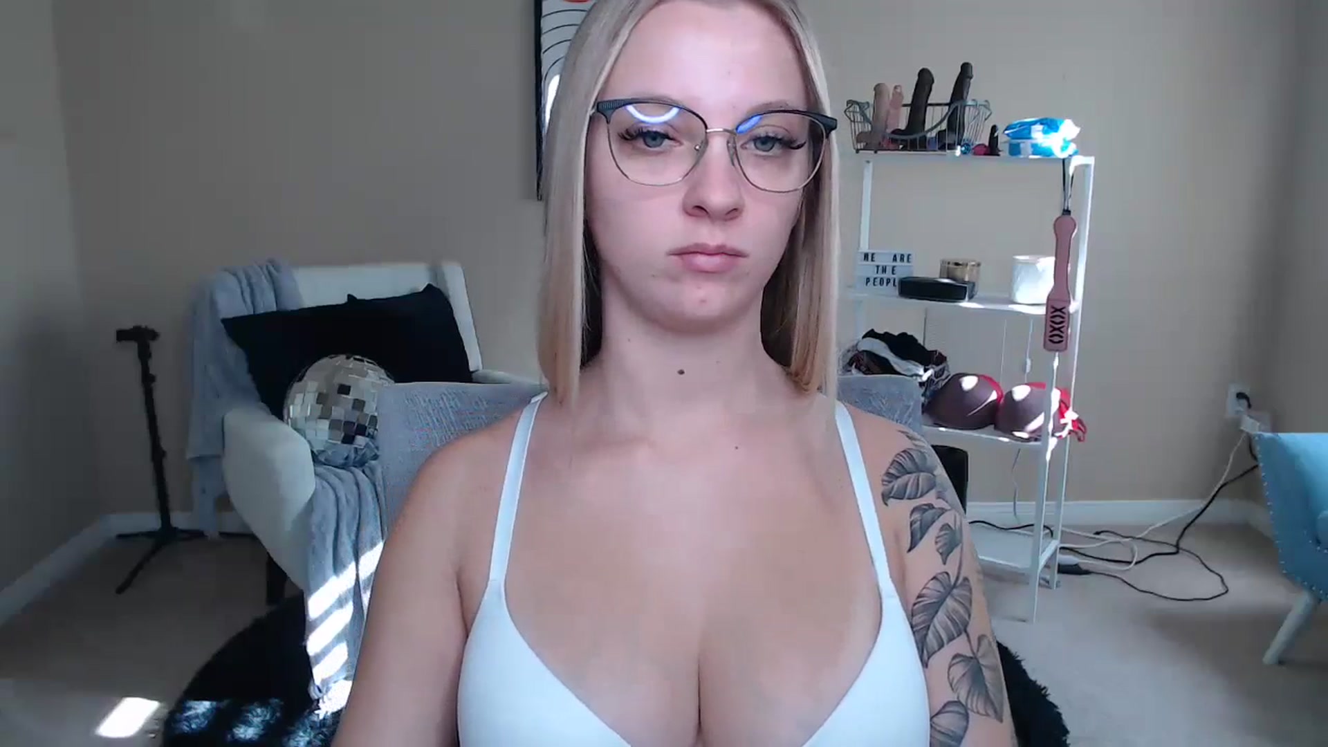 Gallery image thumbnail from MandyIrelan's myfreecams stream on, 12/04/2023, 19:04 image 6 of 20