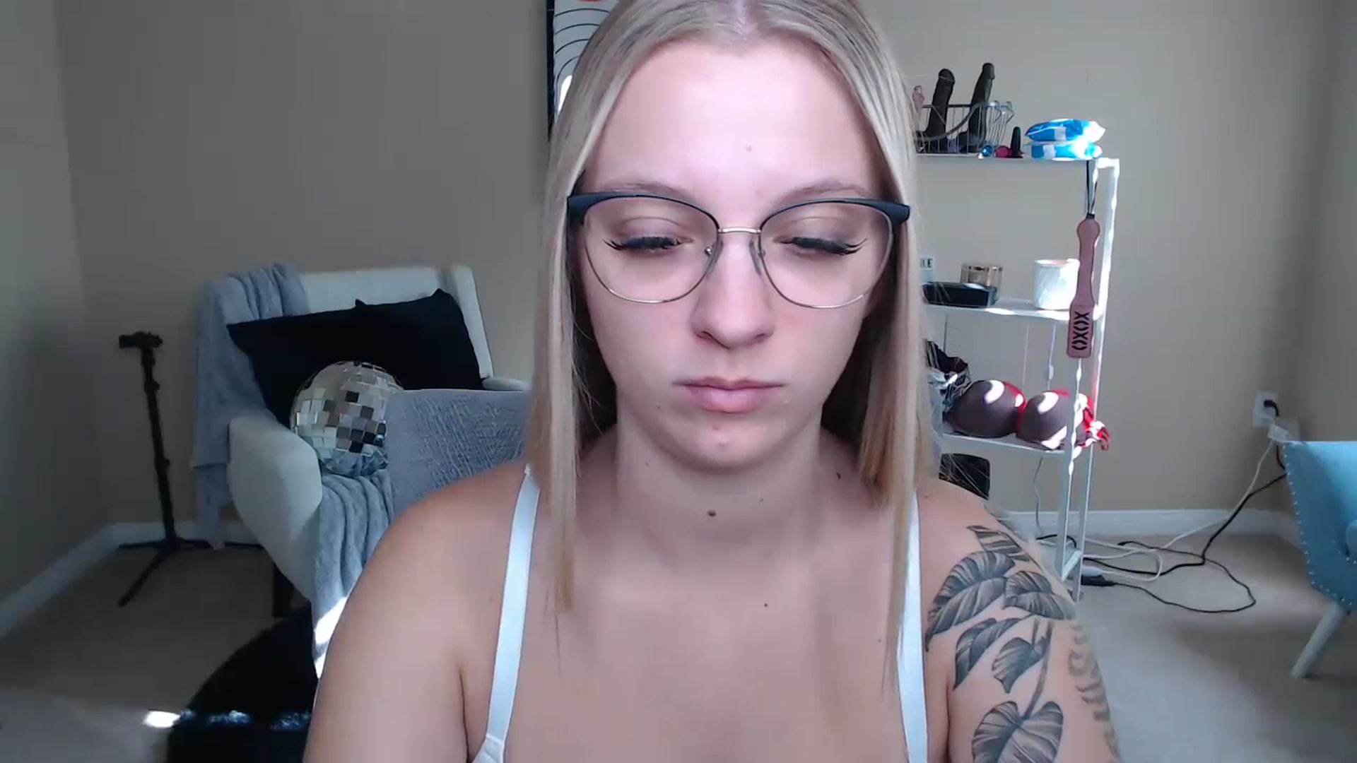 Gallery image thumbnail from MandyIrelan's myfreecams stream on, 12/04/2023, 19:04 image 15 of 20