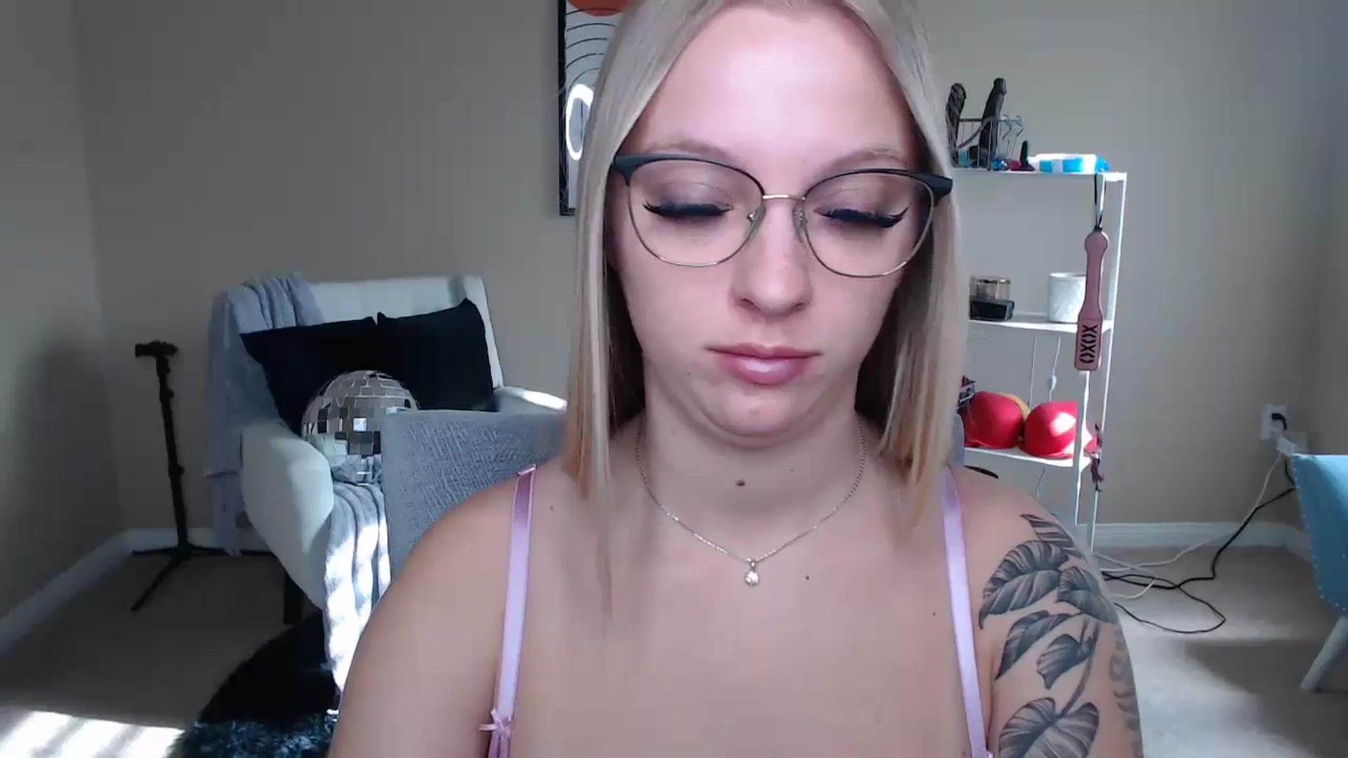 Gallery image thumbnail from MandyIrelan's myfreecams stream on, 12/31/2023, 18:49 image 20 of 20