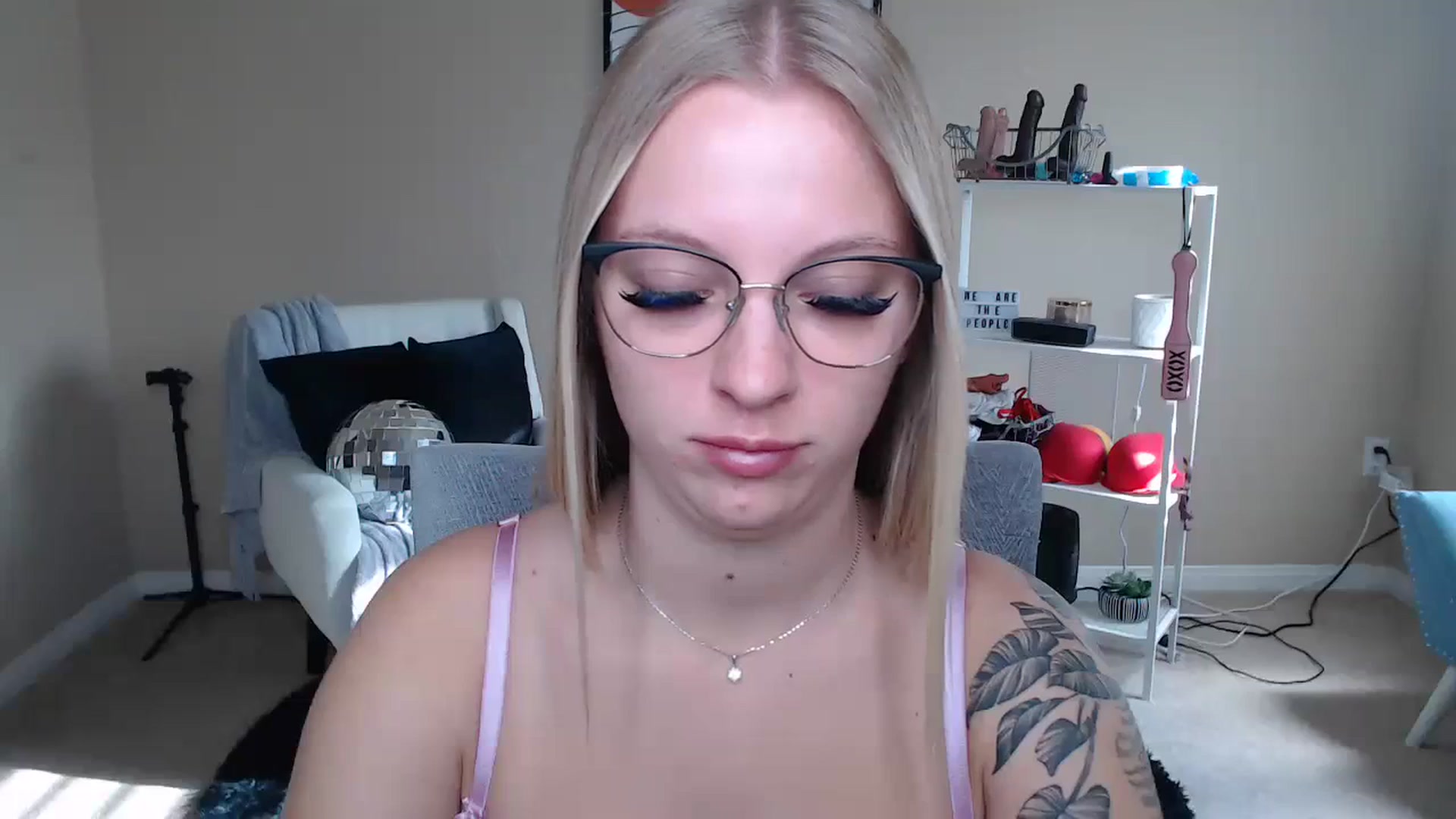 Gallery image thumbnail from MandyIrelan's myfreecams stream on, 12/31/2023, 18:49 image 15 of 20