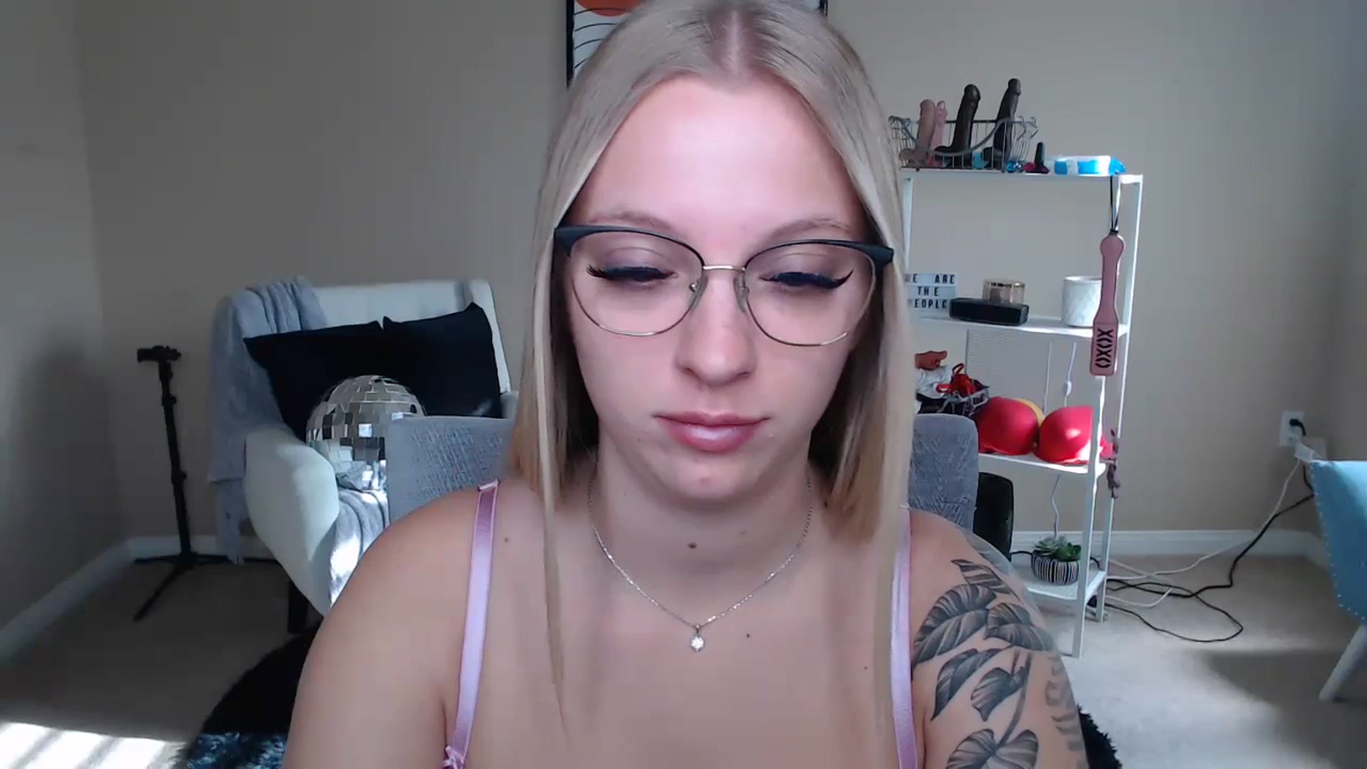 Gallery image thumbnail from MandyIrelan's myfreecams stream on, 12/31/2023, 18:49 image 13 of 20