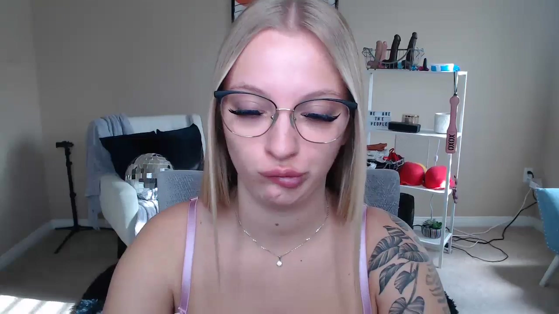 Gallery image thumbnail from MandyIrelan's myfreecams stream on, 12/31/2023, 18:49 image 11 of 20