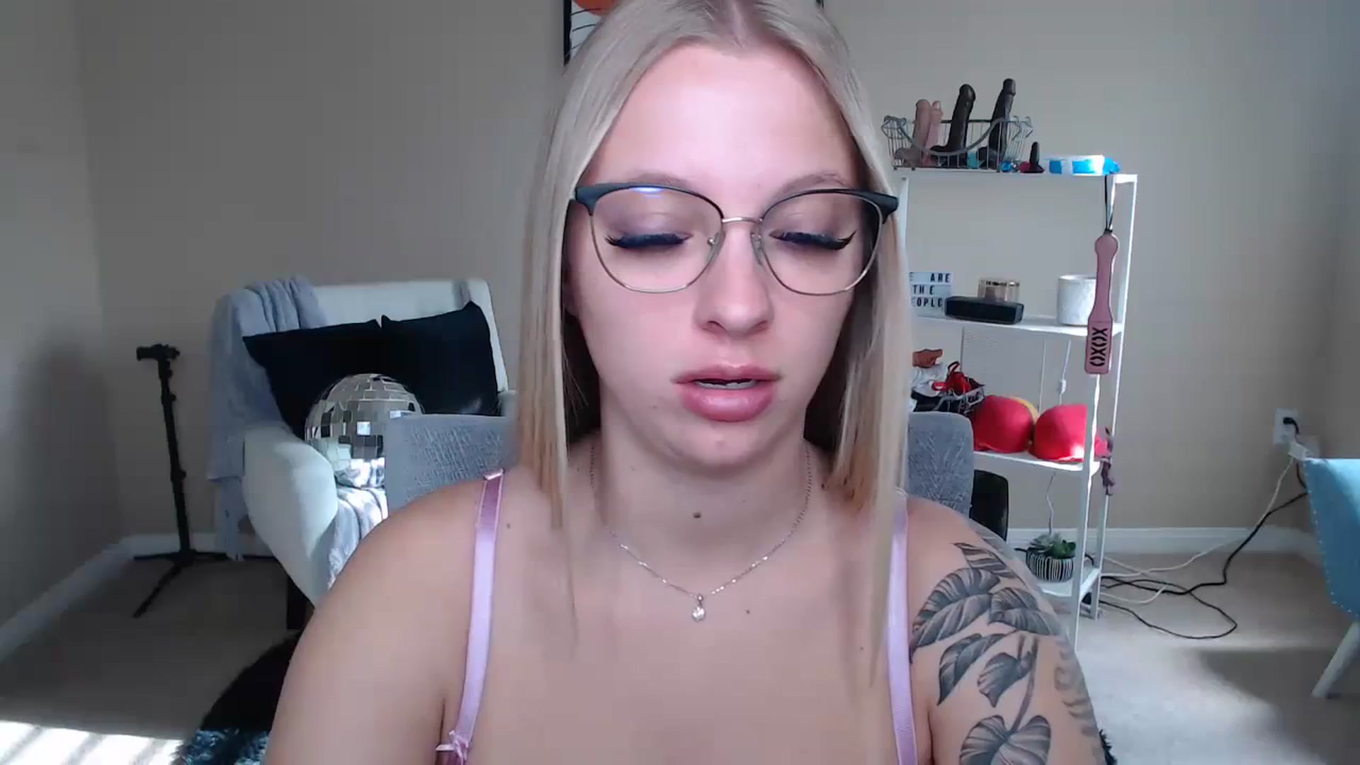 Gallery image thumbnail from MandyIrelan's myfreecams stream on, 12/31/2023, 18:49 image 9 of 20