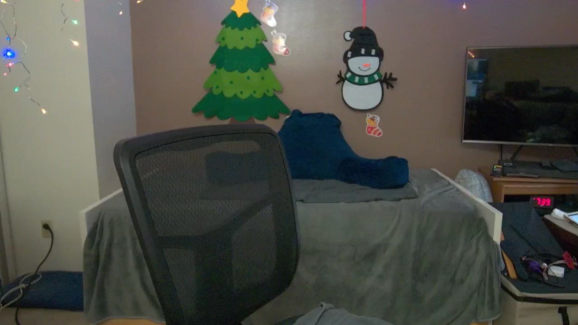 Gallery image thumbnail from Mandy_Rose's myfreecams stream on, 12/18/2024, 04:23 image 10 of 20