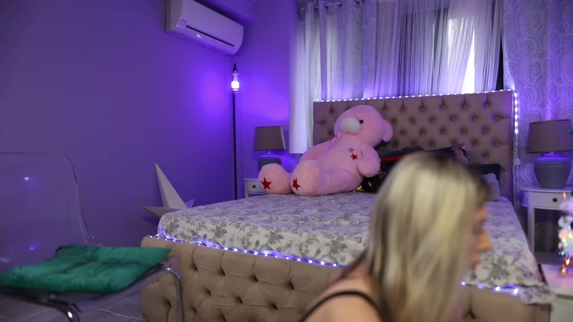 Gallery image thumbnail from Mandypeas's myfreecams stream on, 12/28/2022, 10:59 image 3 of 20