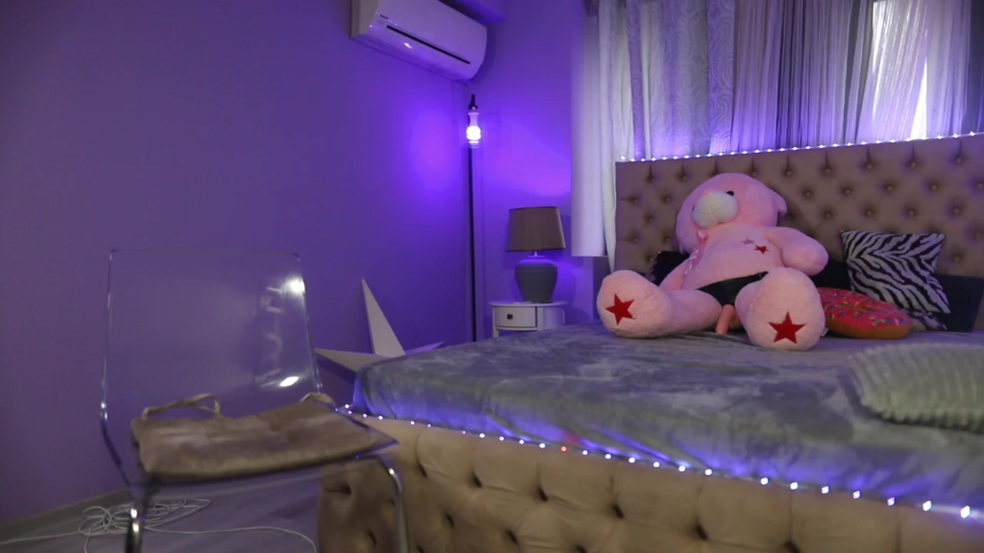 Gallery image thumbnail from Mandypeas's myfreecams stream on, 03/22/2023, 10:20 image 3 of 20