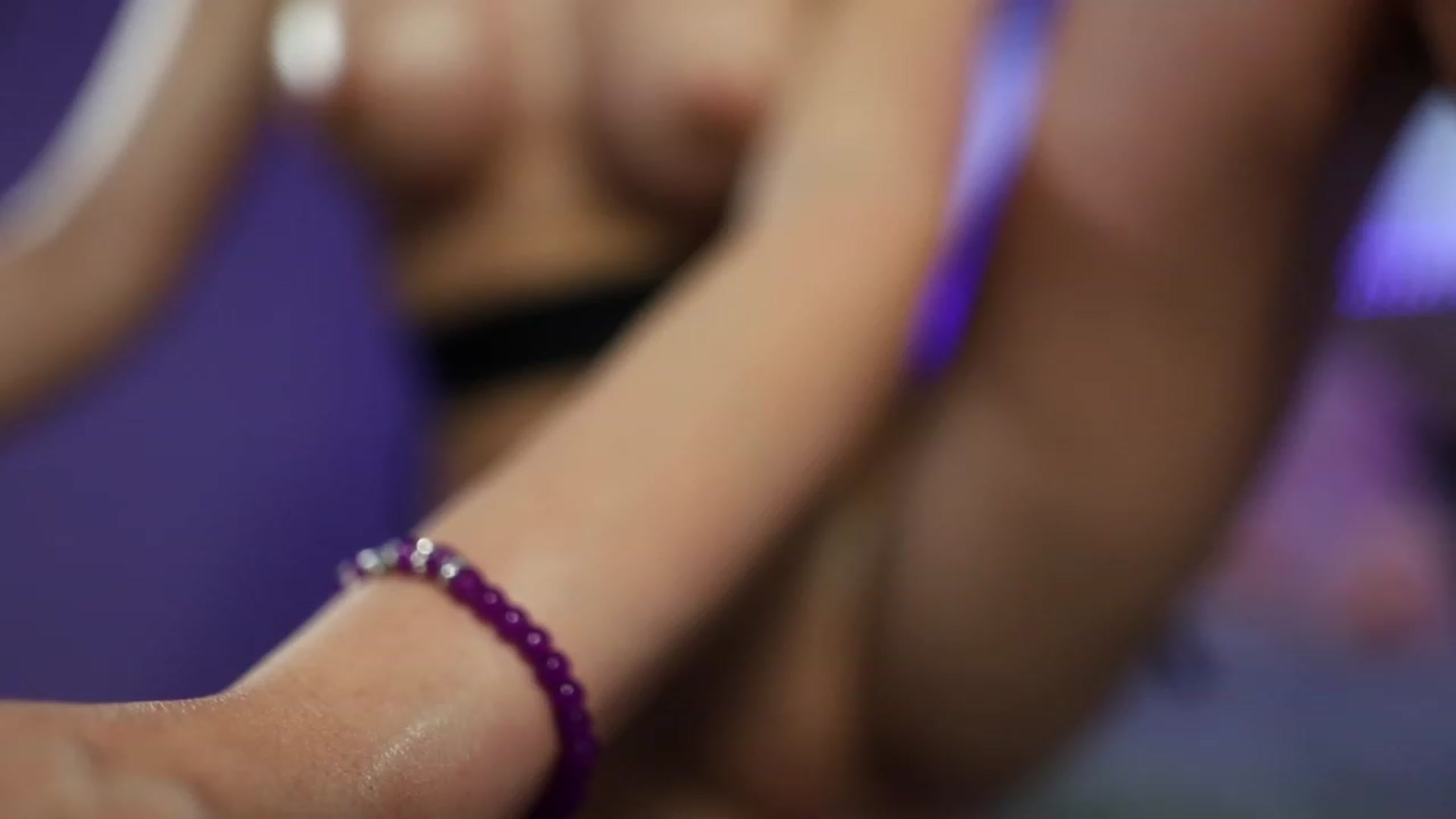 Gallery image thumbnail from Mandypeas's myfreecams stream on, 06/27/2023, 12:11 image 18 of 20