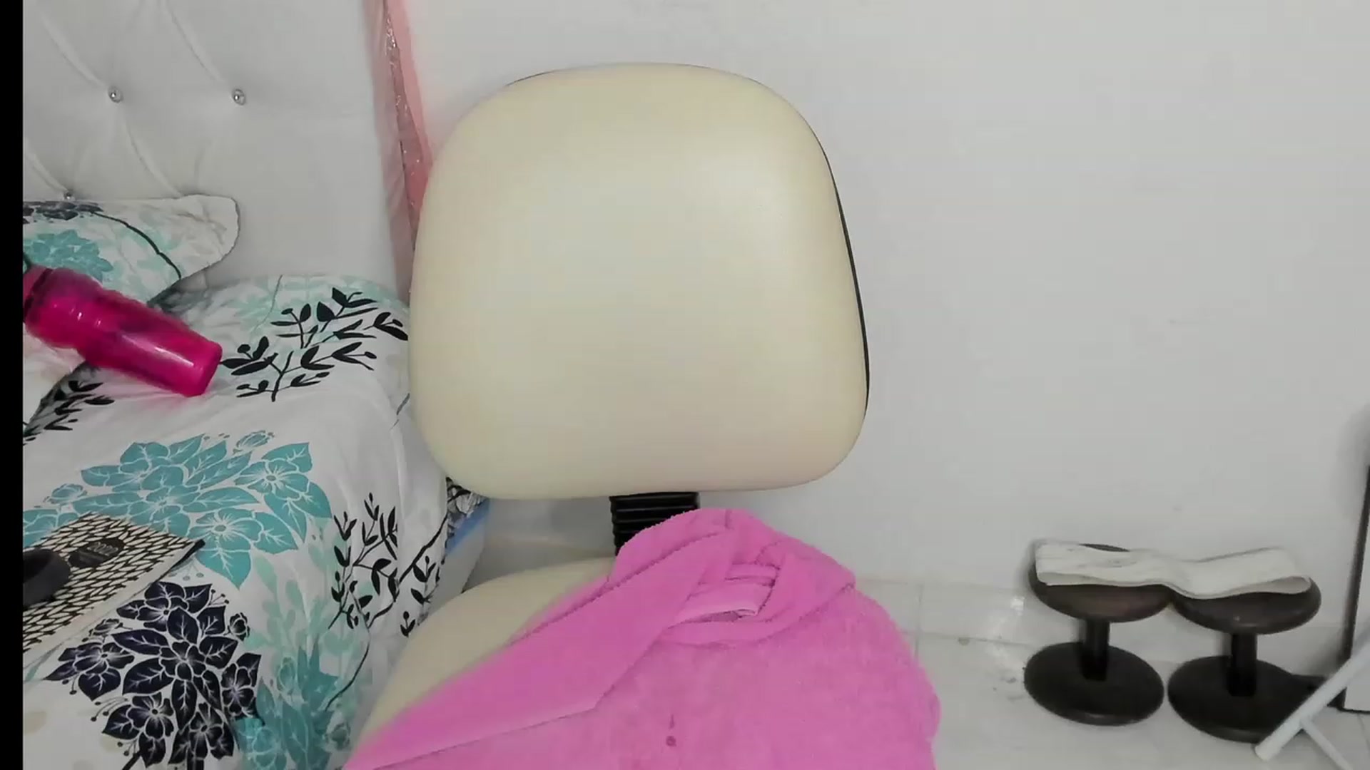 Gallery image thumbnail from Manelyk222's myfreecams stream on, 01/08/2023, 23:42 image 5 of 20