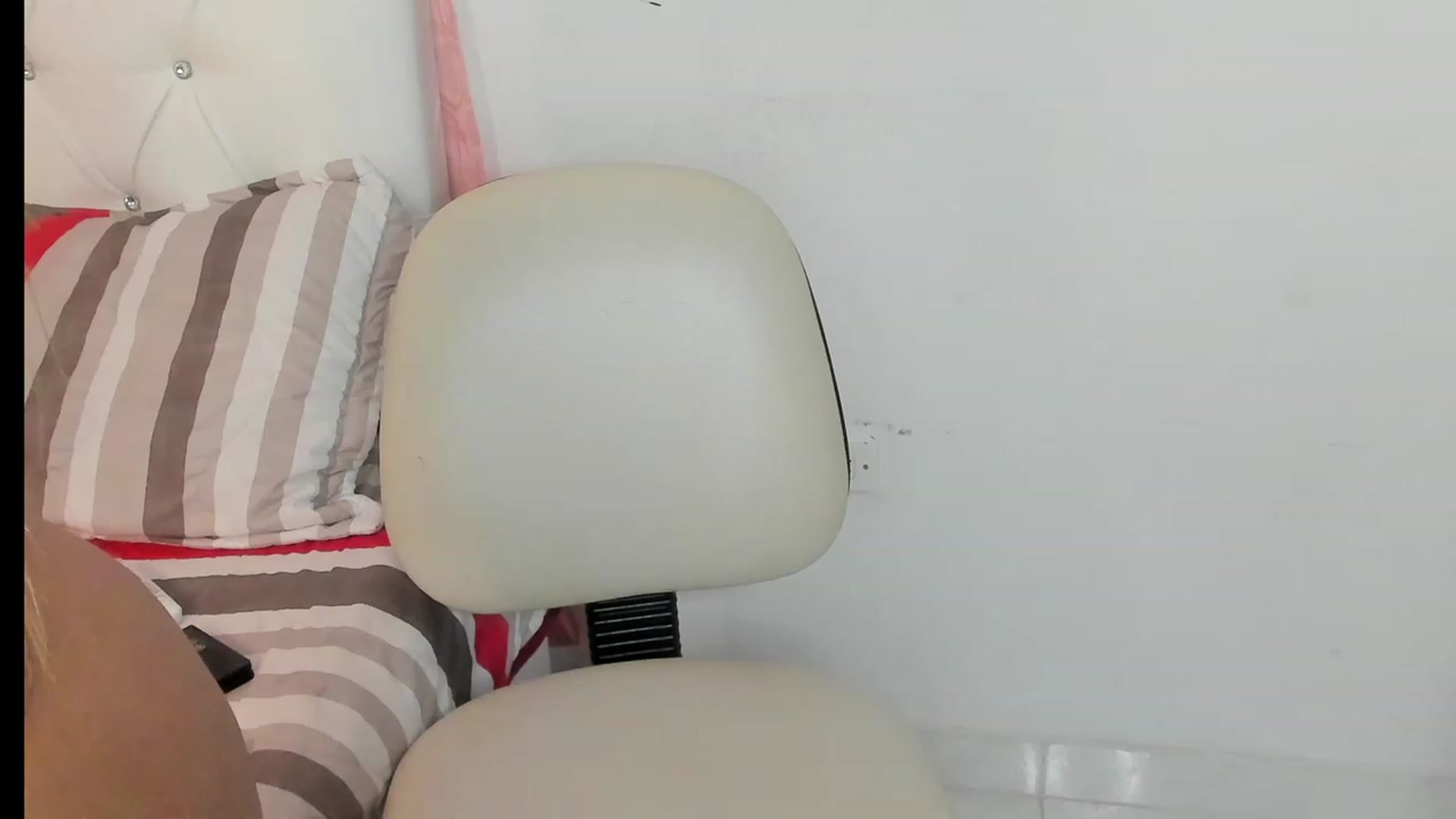 Gallery image thumbnail from Manelyk222's myfreecams stream on, 04/03/2023, 24:11 image 18 of 20