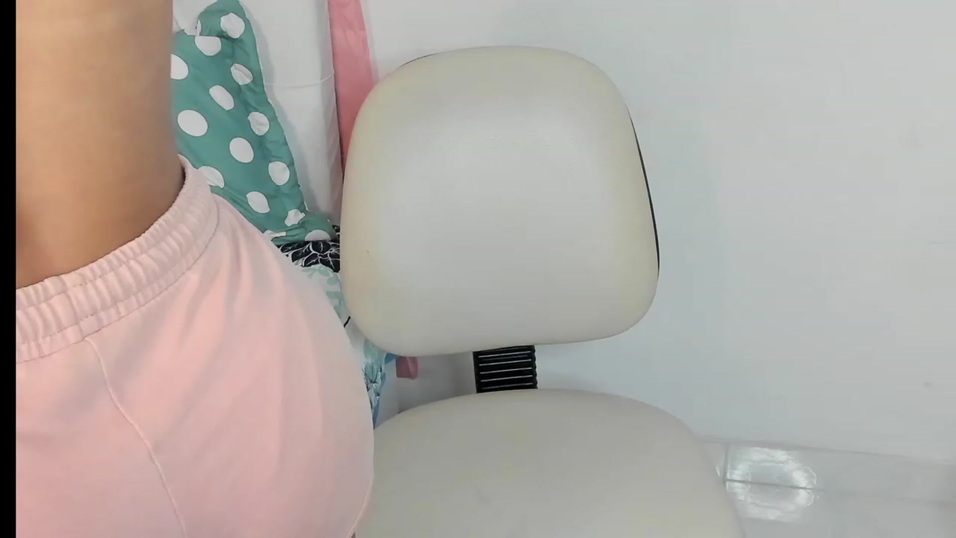 Gallery image thumbnail from Manelyk222's myfreecams stream on, 05/01/2023, 07:07 image 16 of 20